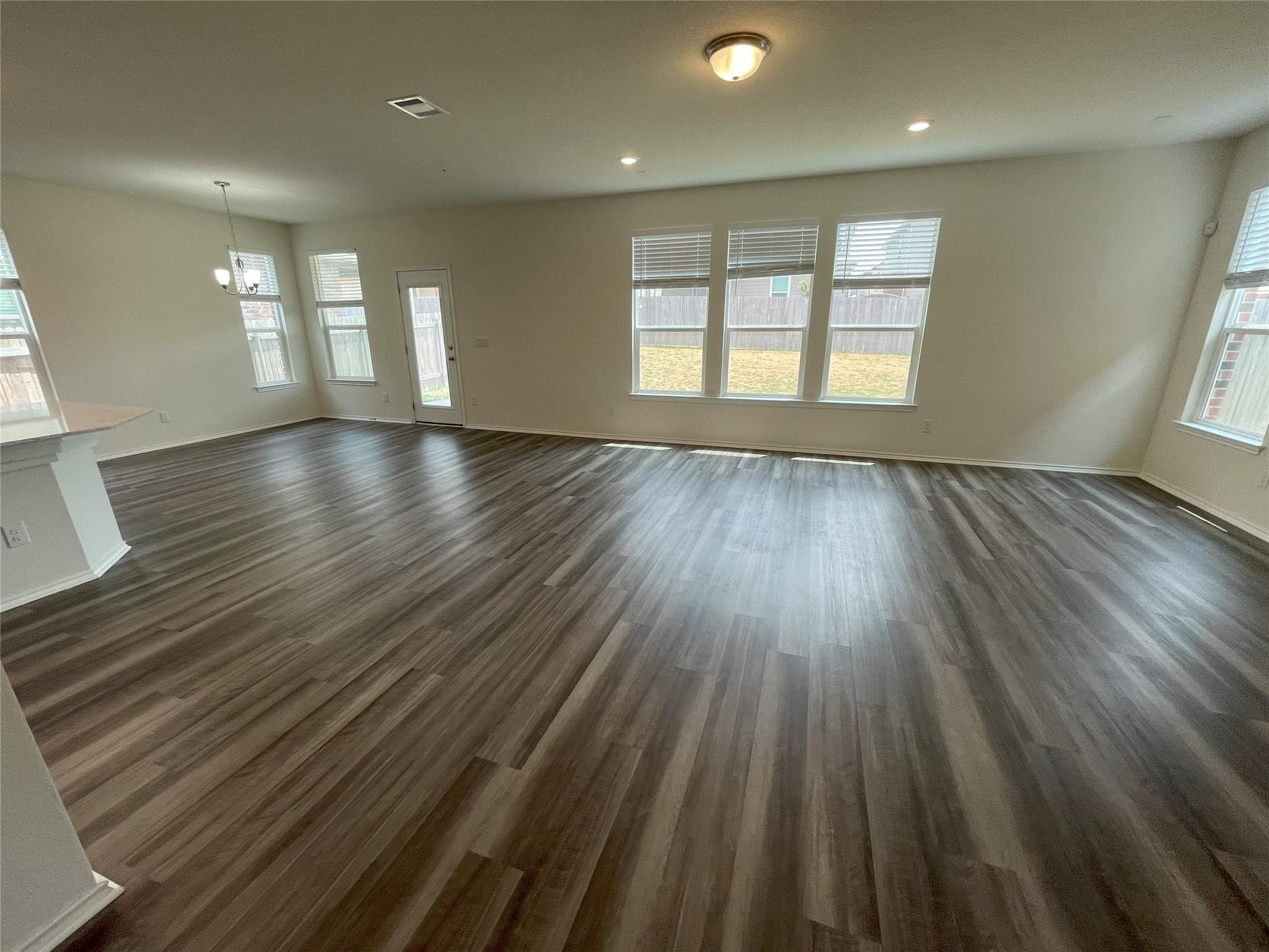 541 Ayinger Ln, Austin, TX 78728