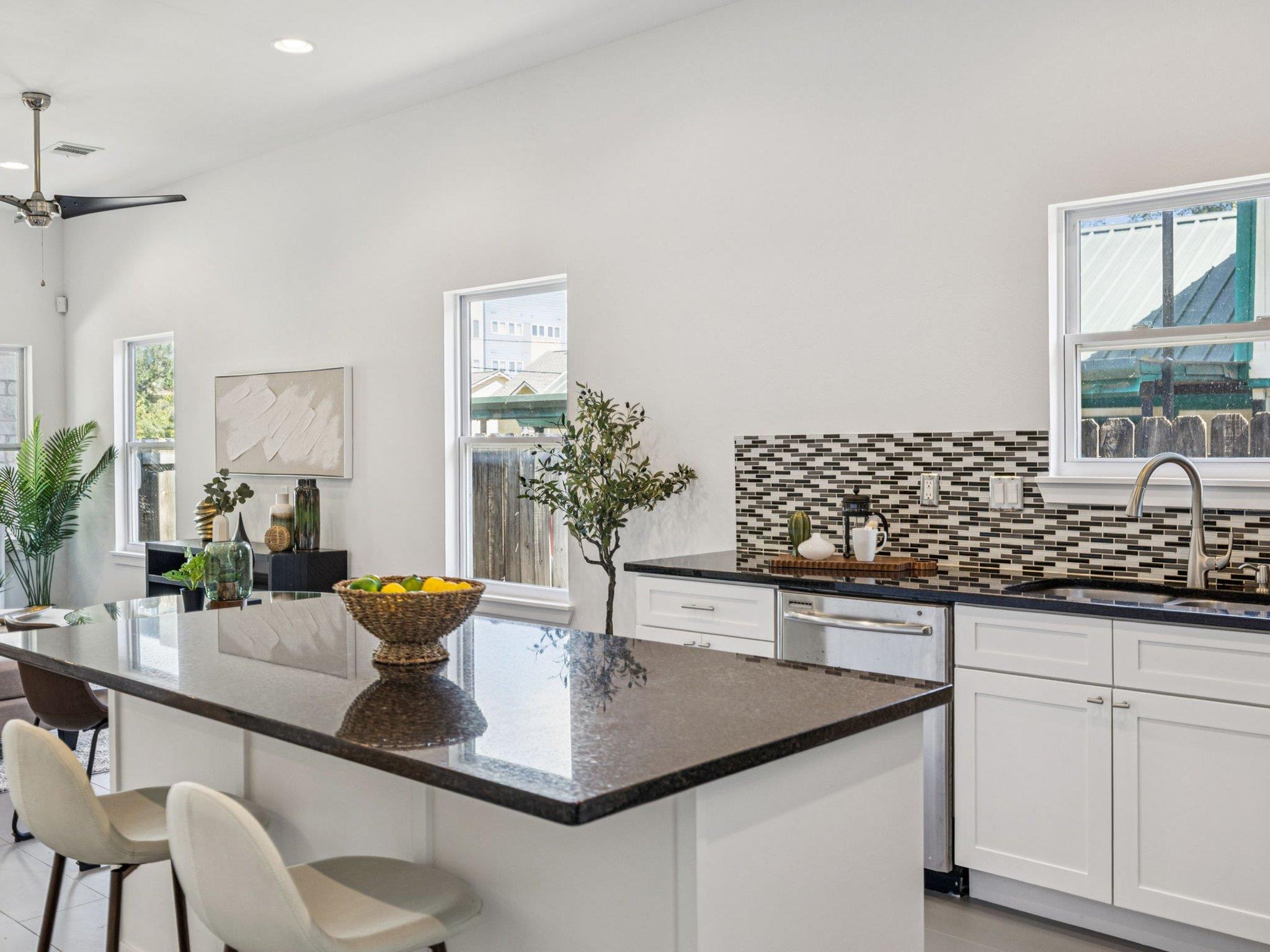 1702 Miriam Ave, Austin, TX 78702