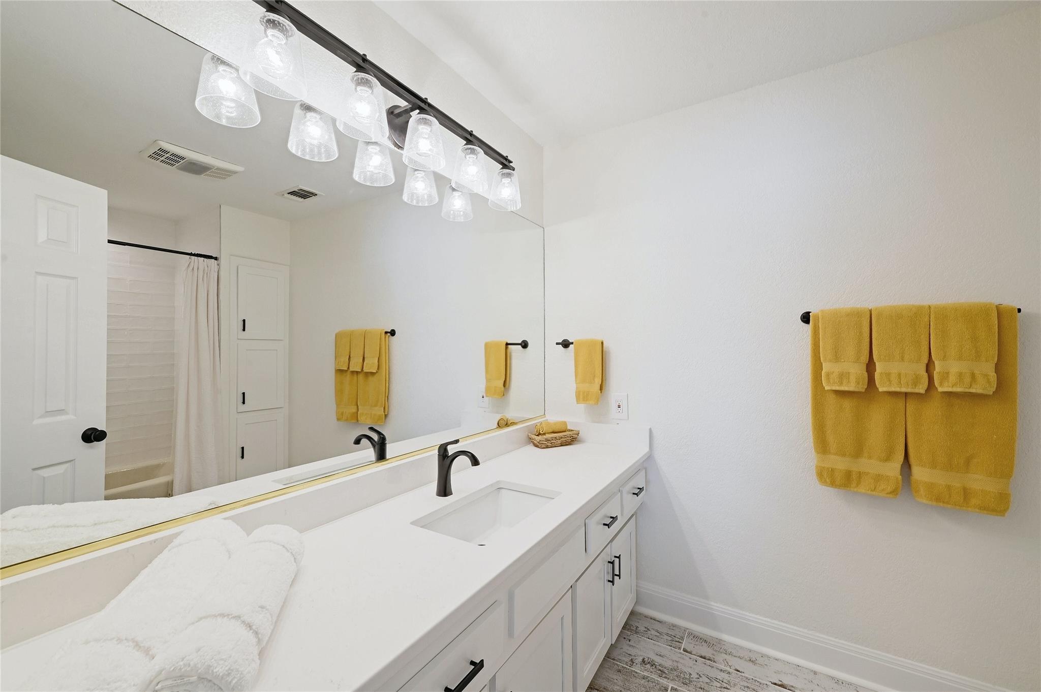 410 Hi Circle West, Horseshoe Bay, TX 78657