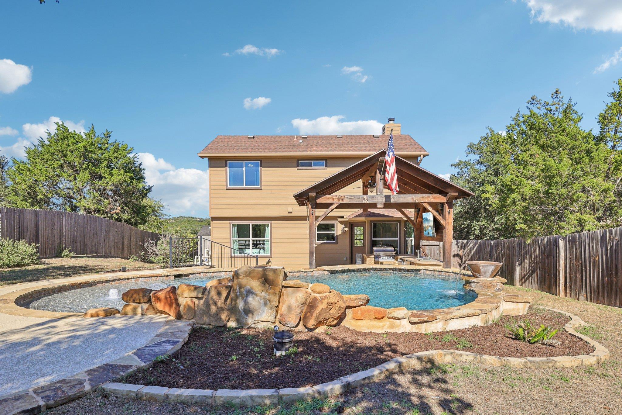 840 Scenic Cir, Dripping Springs, TX 78620