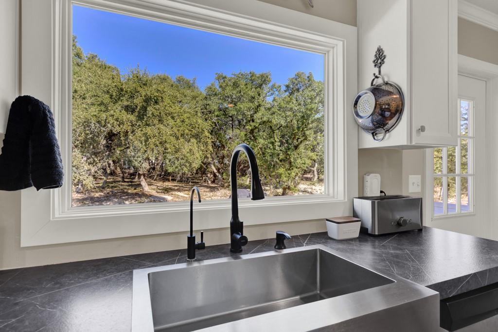 270 Lakewood Ct, Canyon Lake, TX 78133