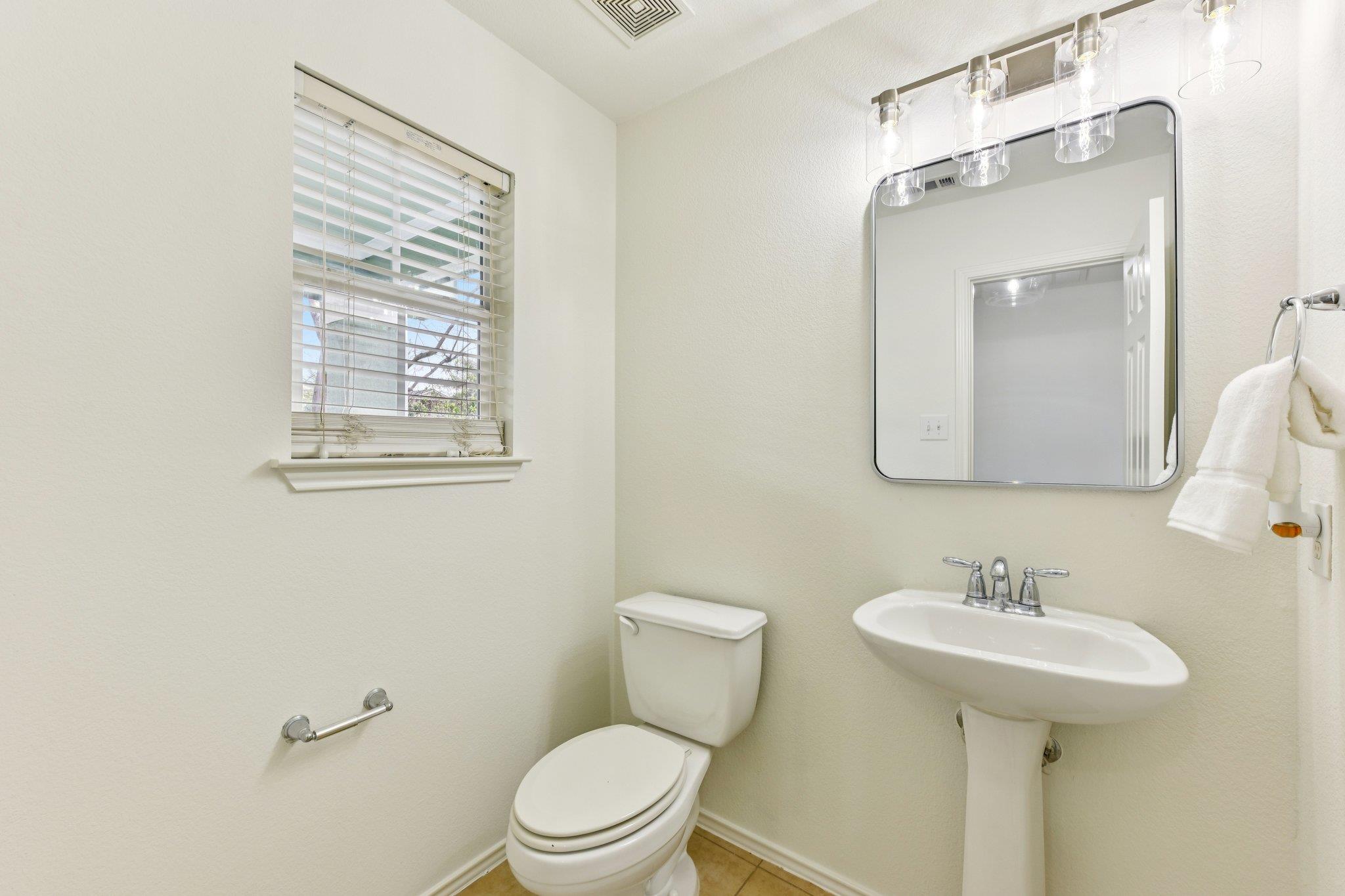 811 Craters Of The Moon Blvd, Pflugerville, TX 78660