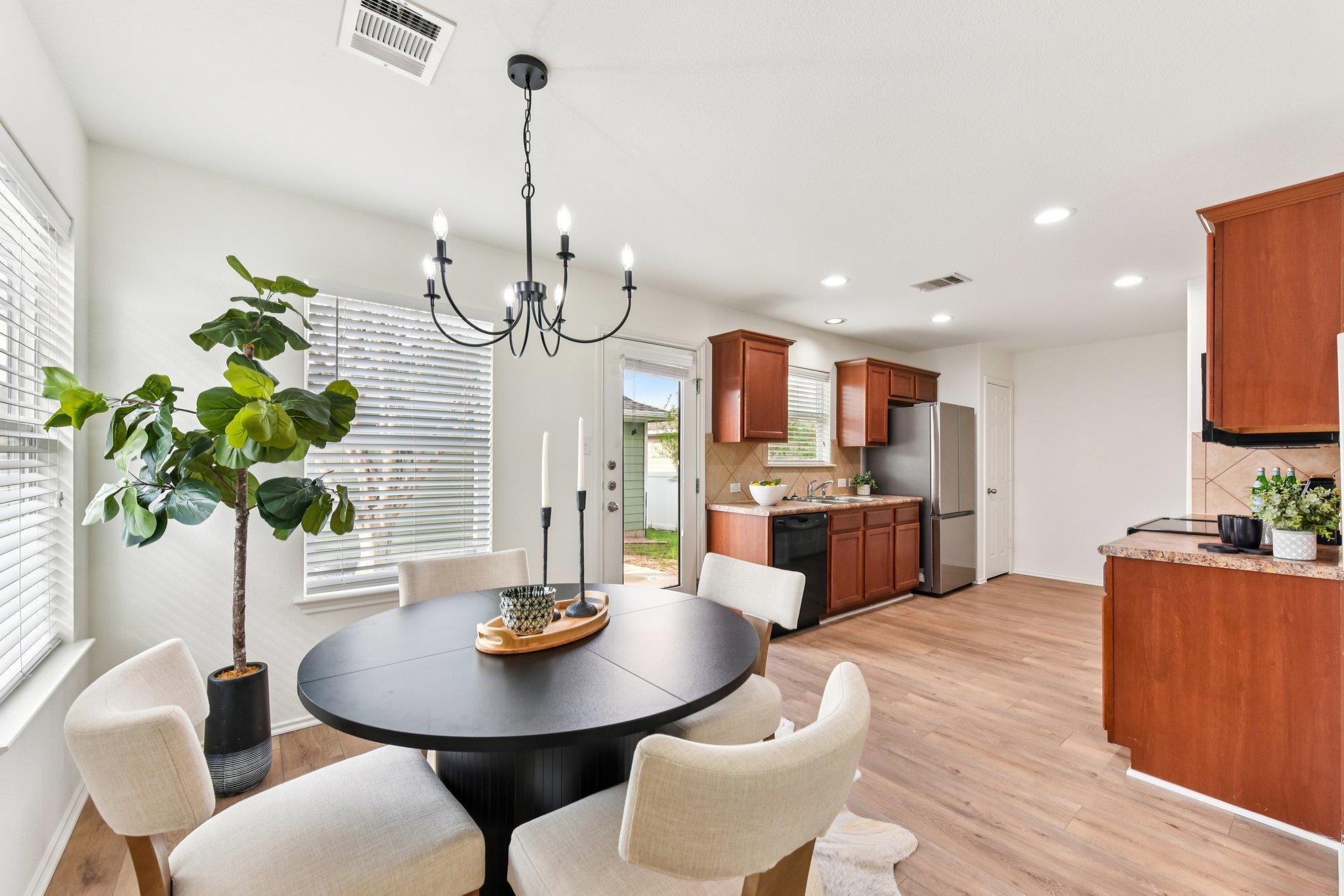 811 Craters Of The Moon Blvd, Pflugerville, TX 78660