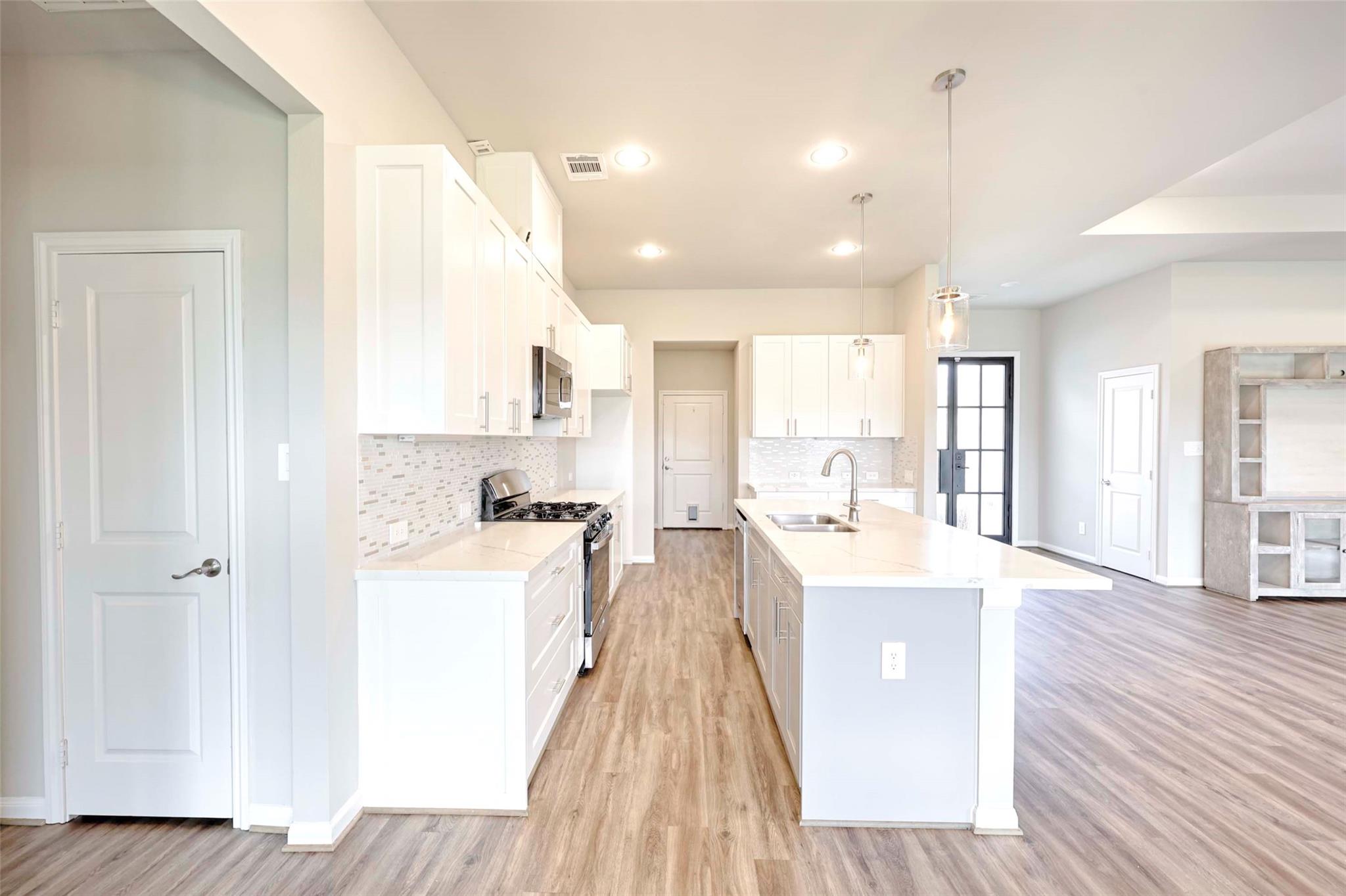 111 Fosters Branch Dr, Schulenburg, TX 78956