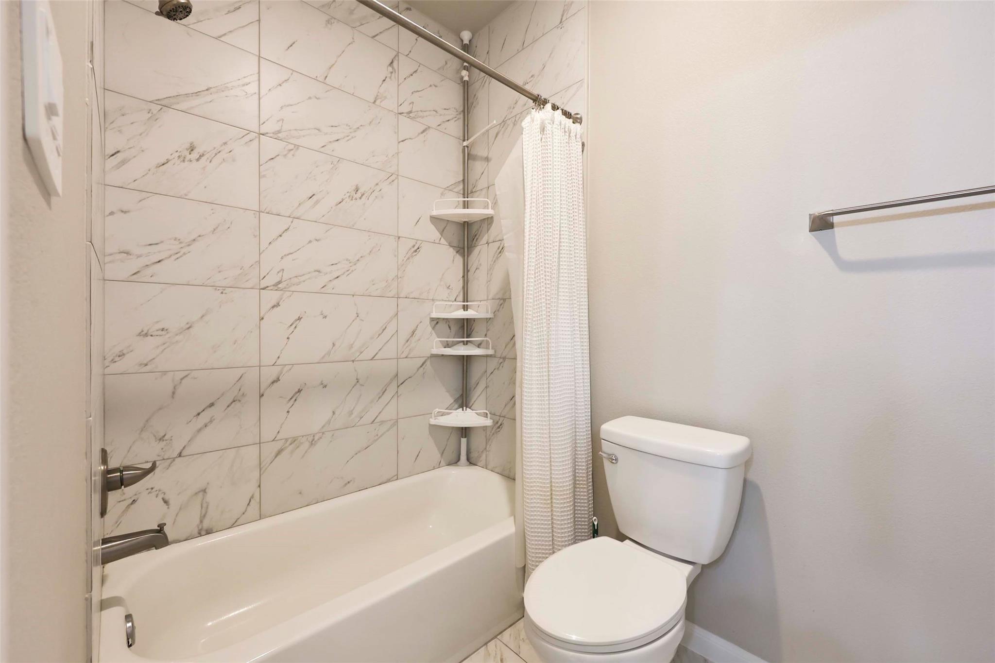 111 Fosters Branch Dr, Schulenburg, TX 78956