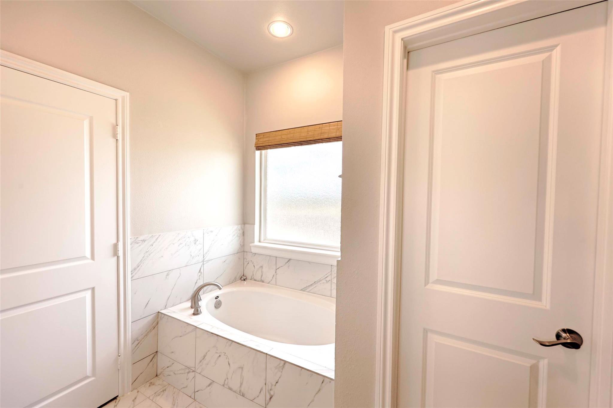 111 Fosters Branch Dr, Schulenburg, TX 78956