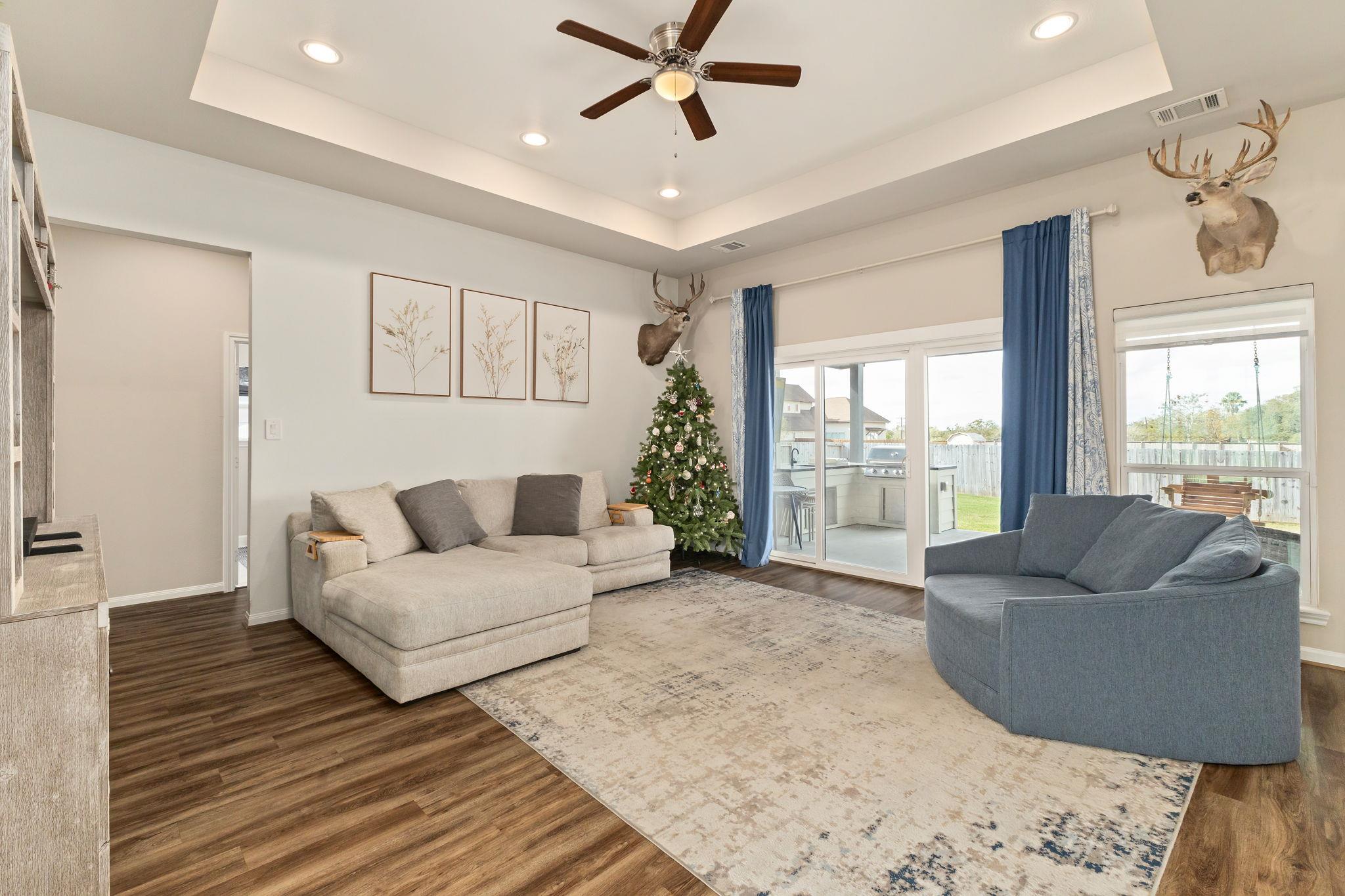 111 Fosters Branch Dr, Schulenburg, TX 78956