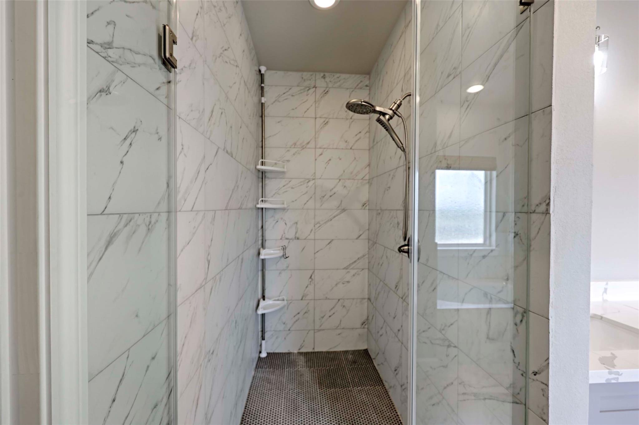 111 Fosters Branch Dr, Schulenburg, TX 78956