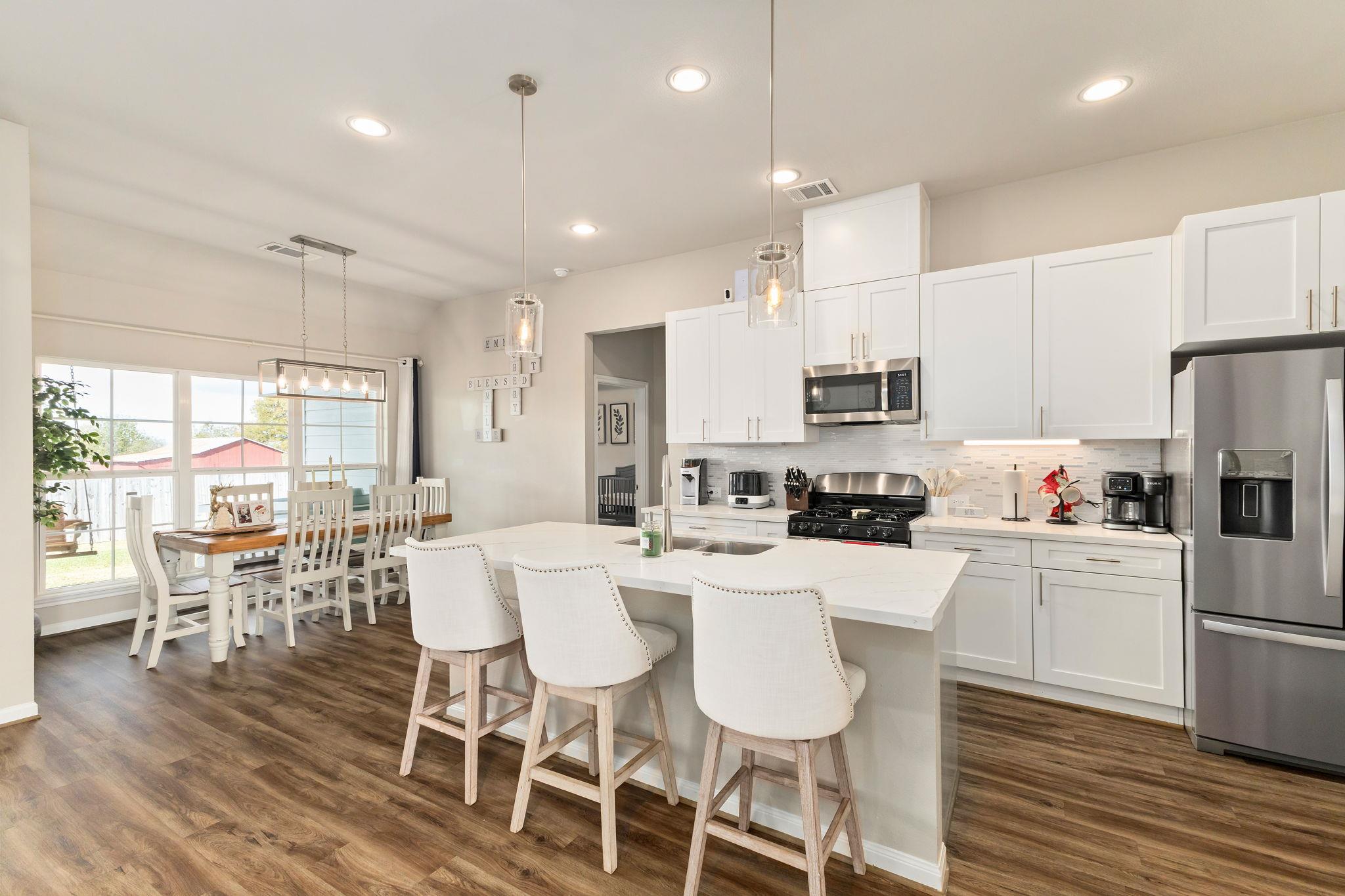 111 Fosters Branch Dr, Schulenburg, TX 78956