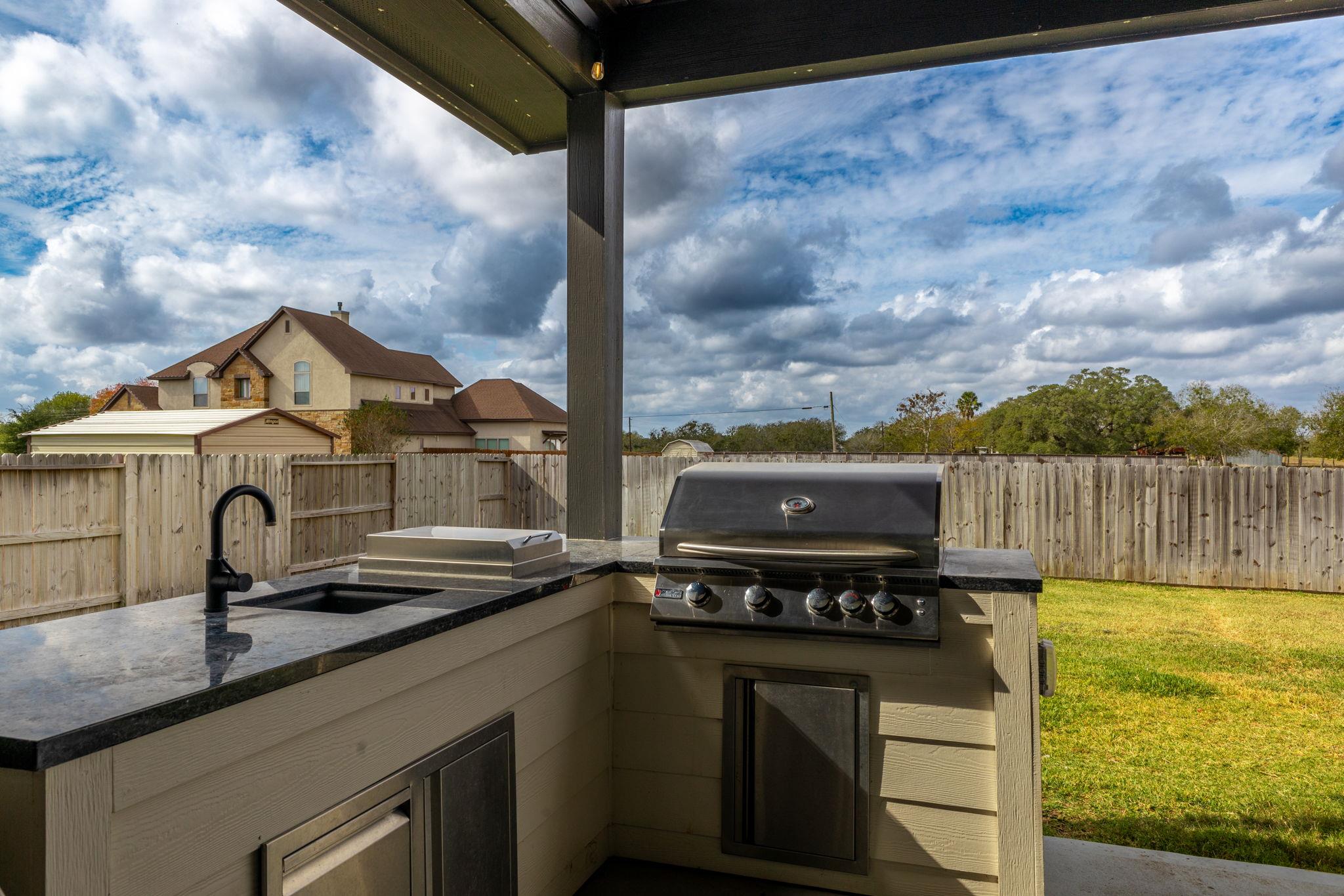 111 Fosters Branch Dr, Schulenburg, TX 78956