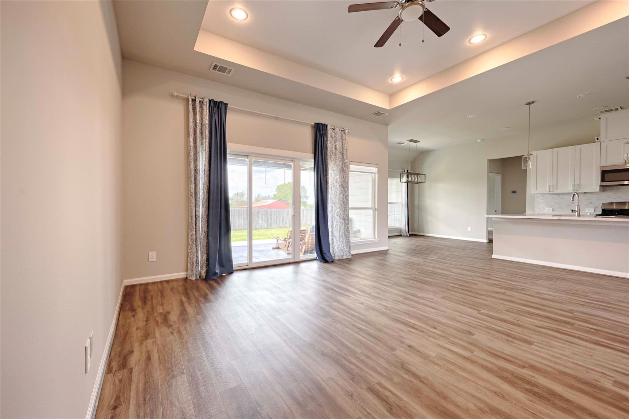 111 Fosters Branch Dr, Schulenburg, TX 78956