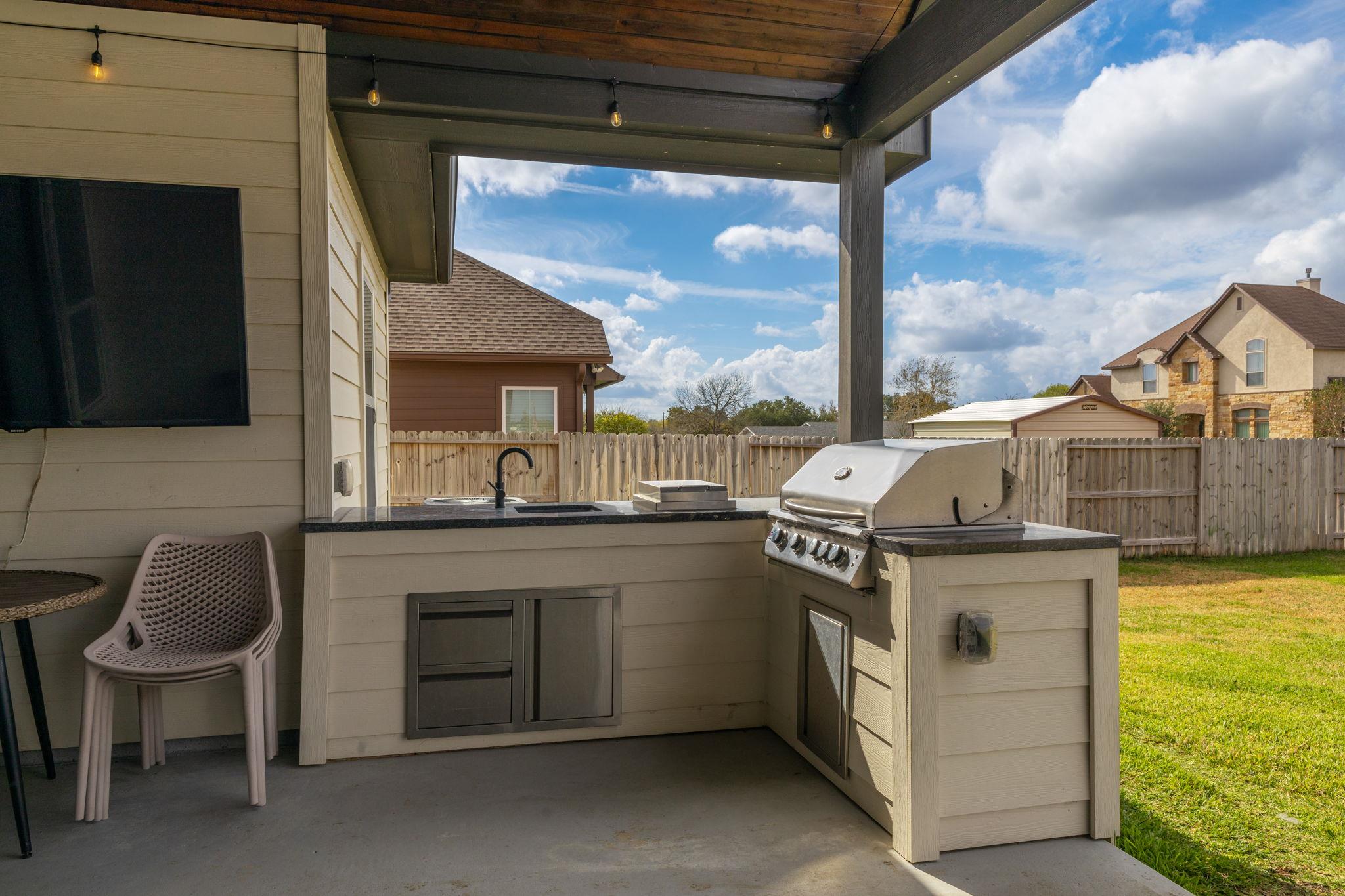 111 Fosters Branch Dr, Schulenburg, TX 78956