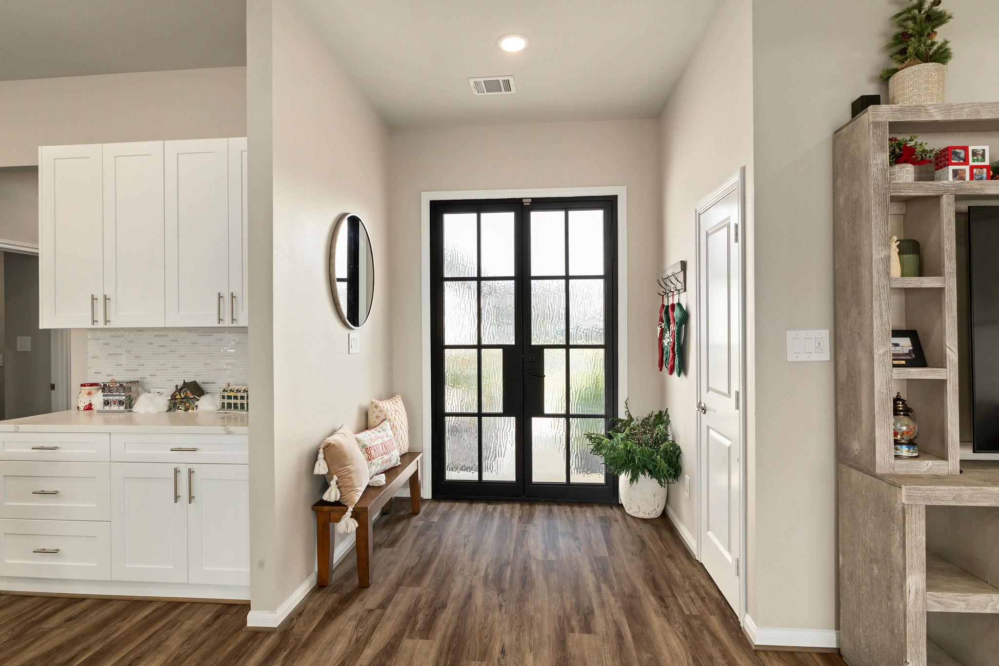 111 Fosters Branch Dr, Schulenburg, TX 78956