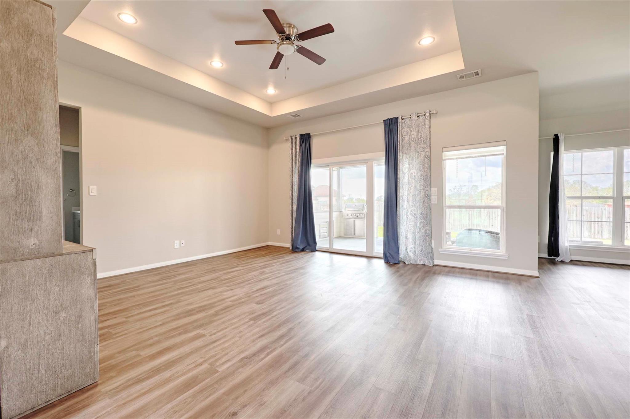 111 Fosters Branch Dr, Schulenburg, TX 78956