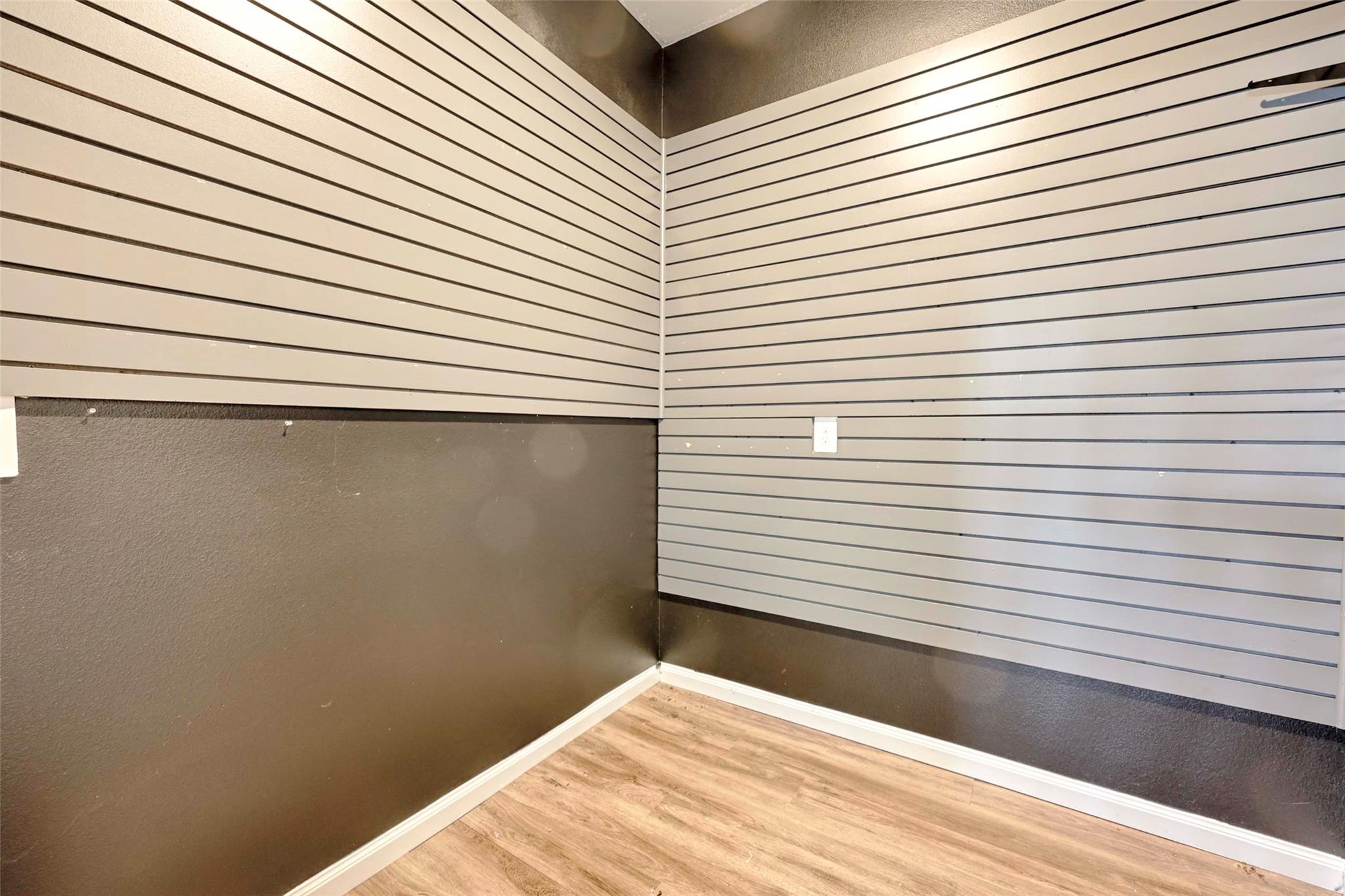 111 Fosters Branch Dr, Schulenburg, TX 78956