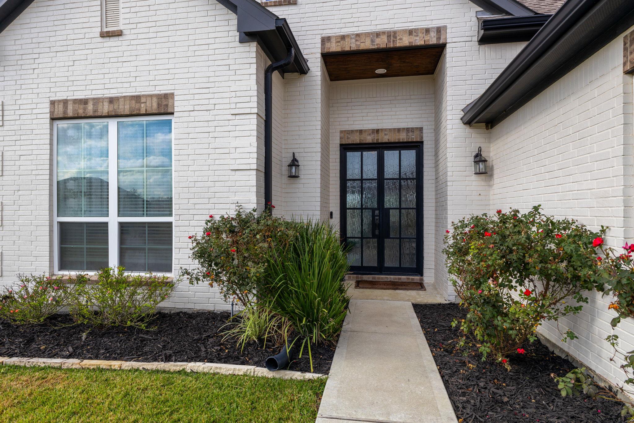 111 Fosters Branch Dr, Schulenburg, TX 78956