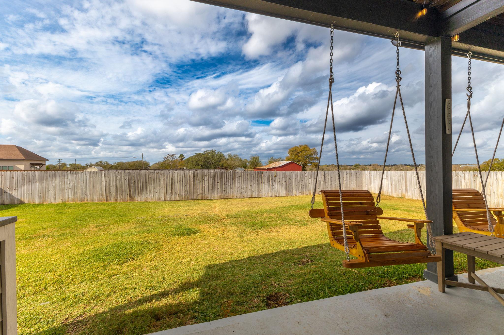 111 Fosters Branch Dr, Schulenburg, TX 78956