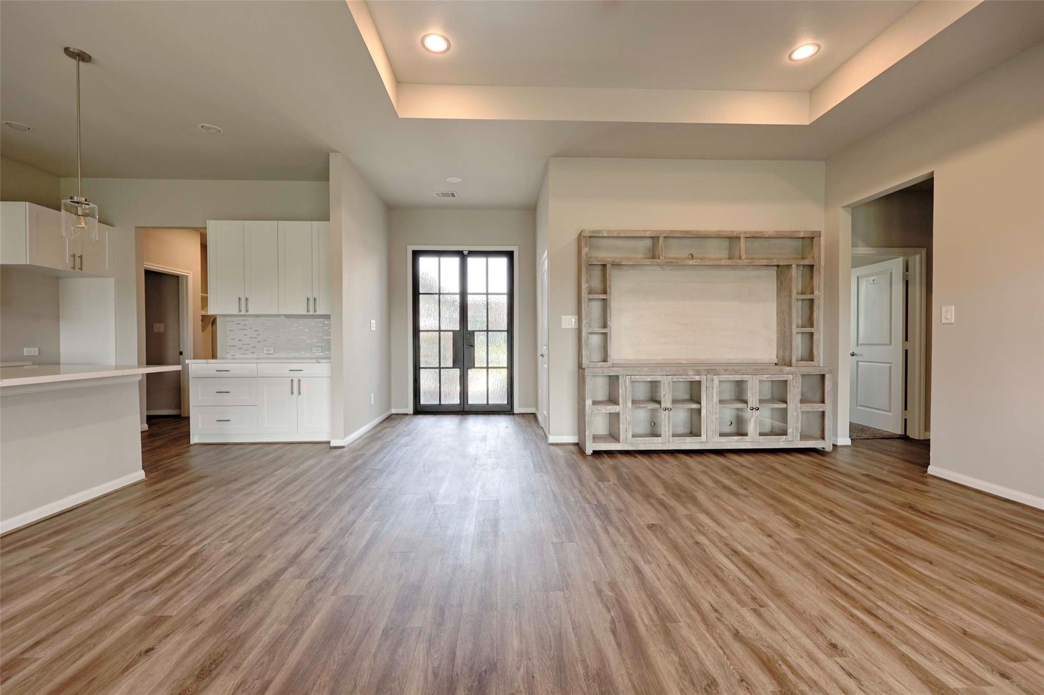 111 Fosters Branch Dr, Schulenburg, TX 78956