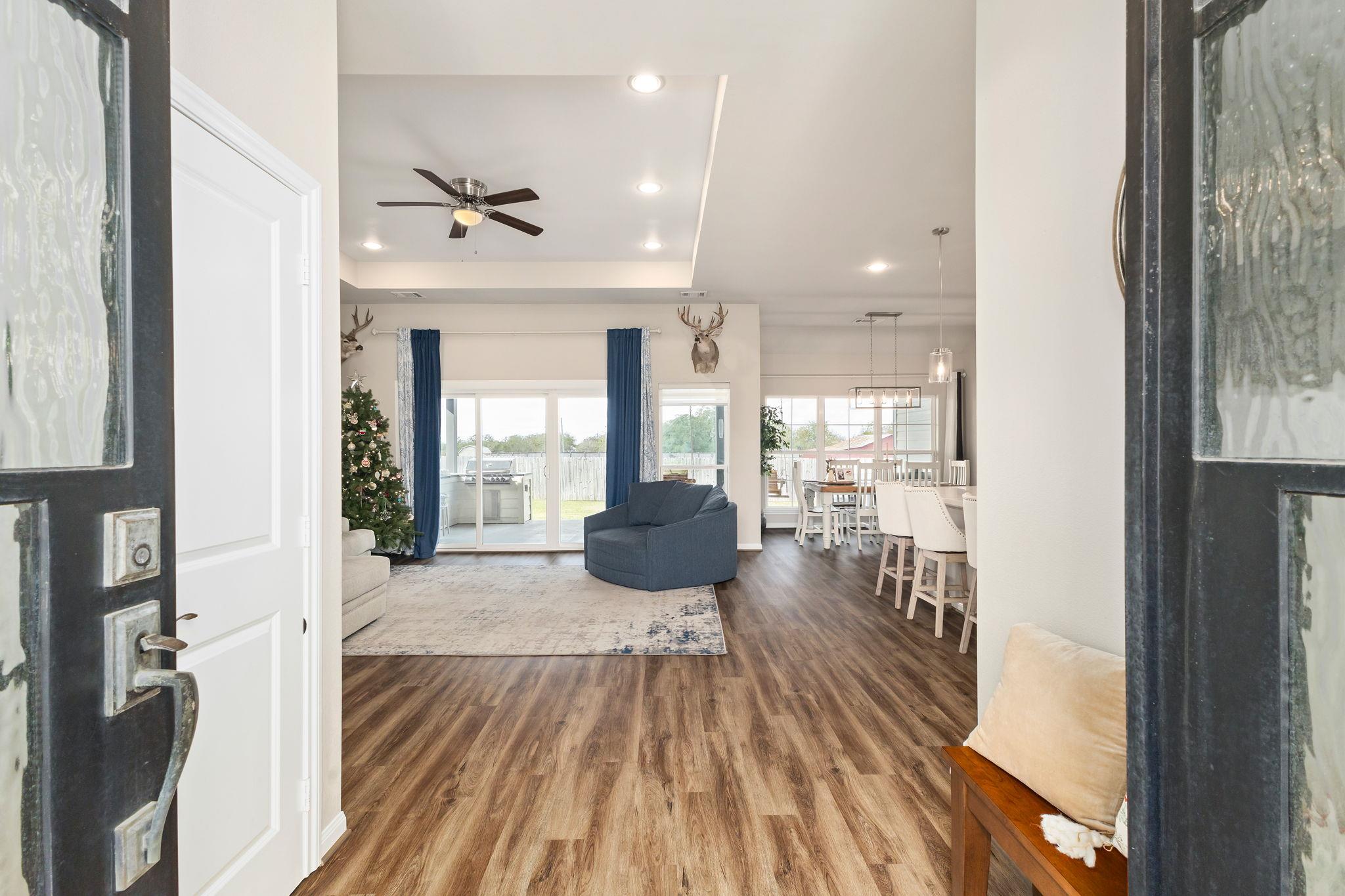 111 Fosters Branch Dr, Schulenburg, TX 78956