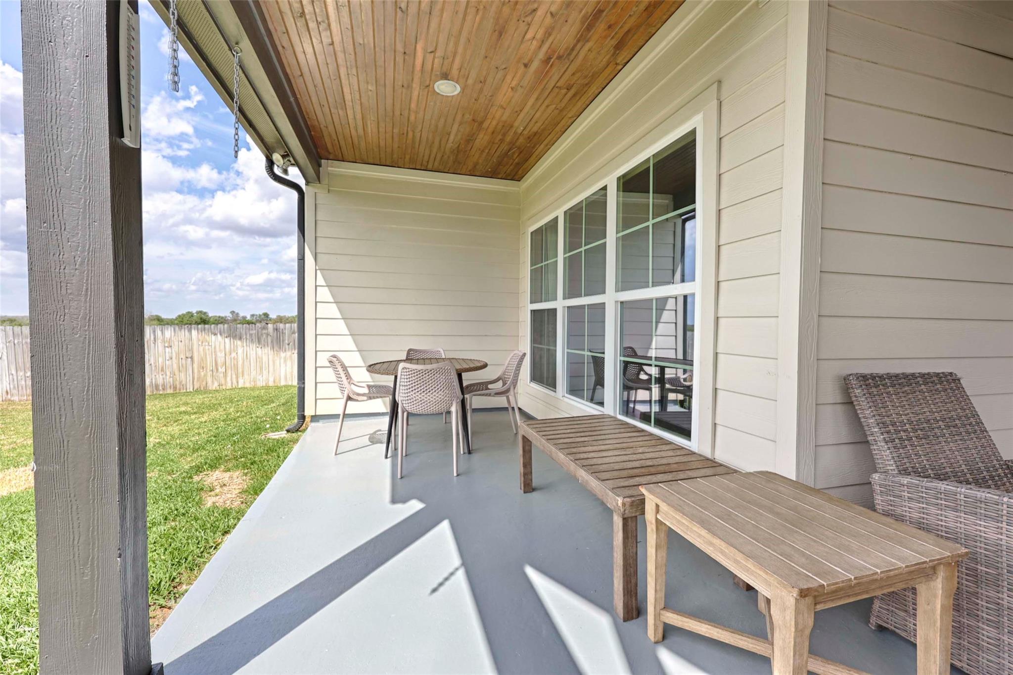 111 Fosters Branch Dr, Schulenburg, TX 78956