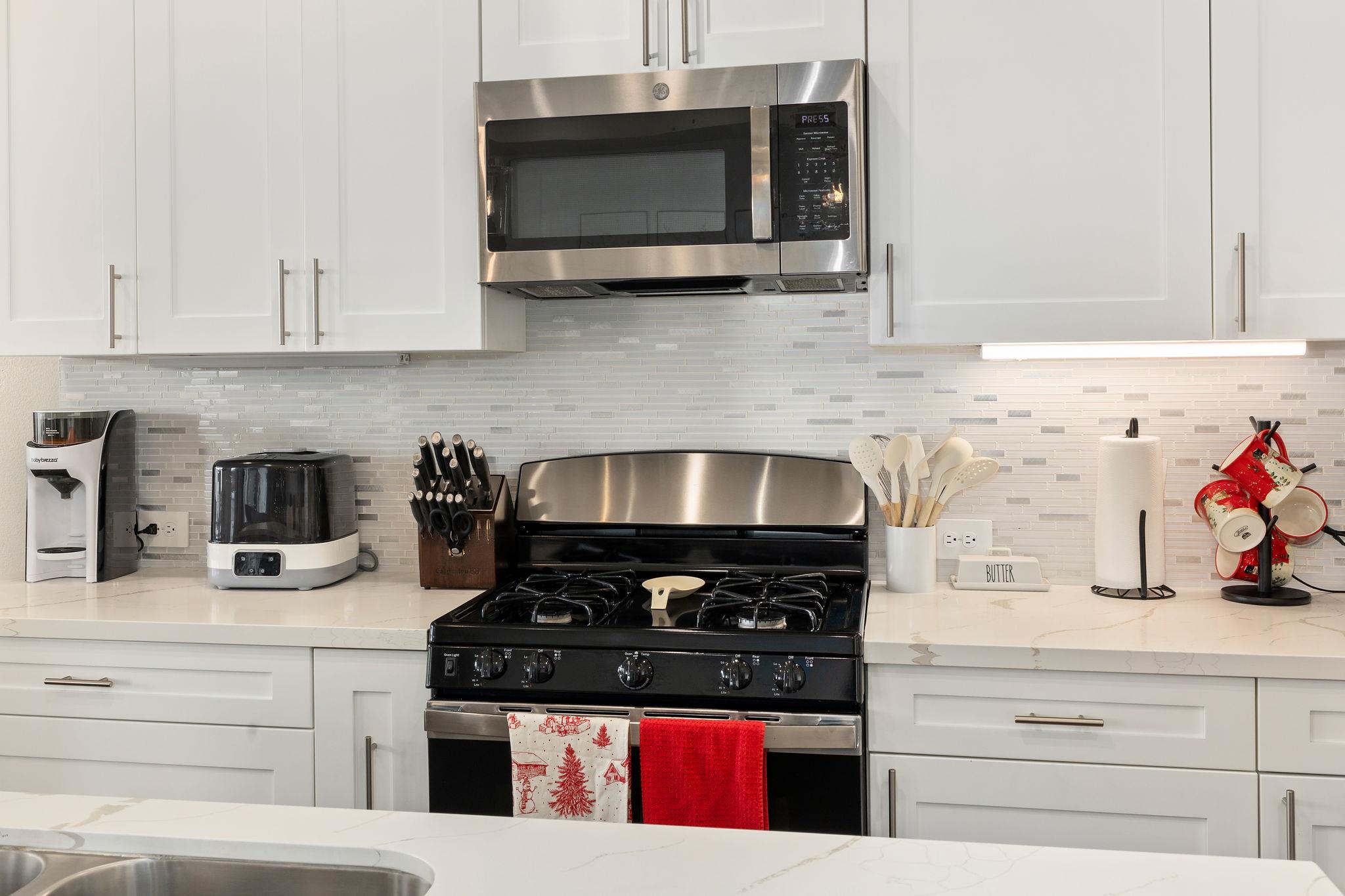 111 Fosters Branch Dr, Schulenburg, TX 78956