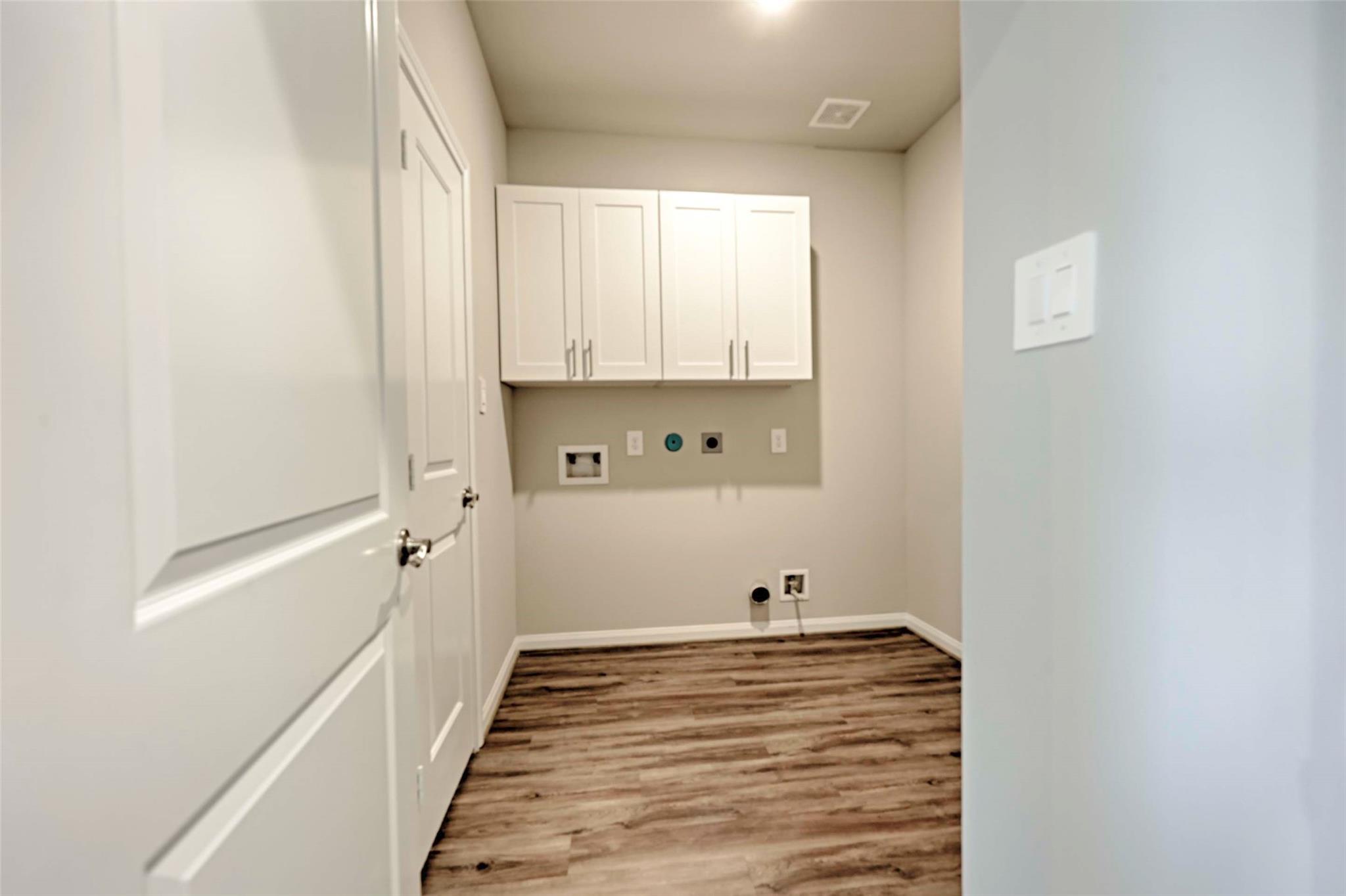 111 Fosters Branch Dr, Schulenburg, TX 78956