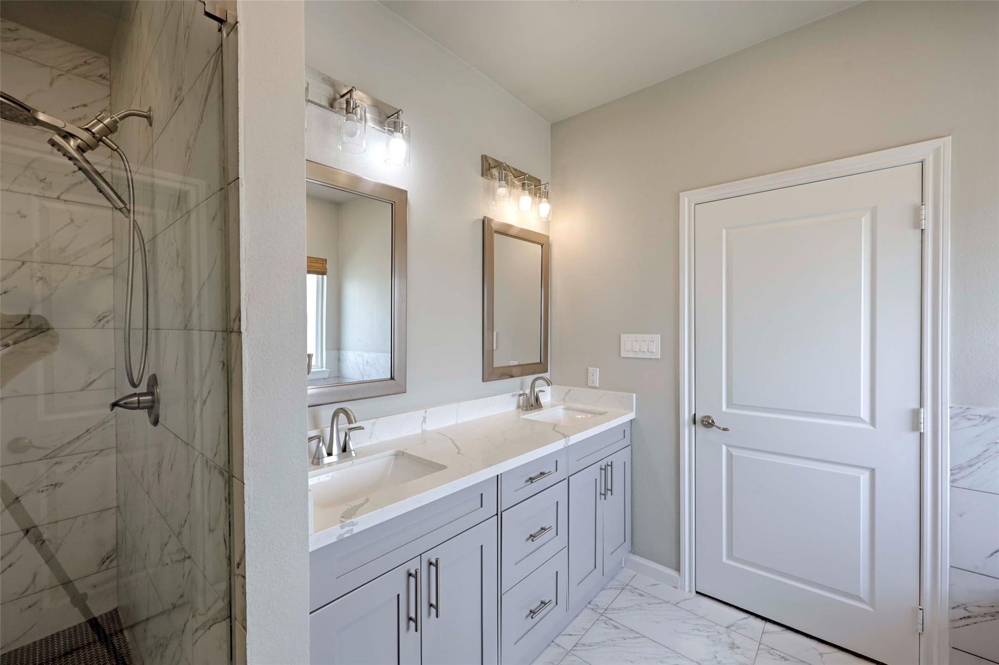 111 Fosters Branch Dr, Schulenburg, TX 78956