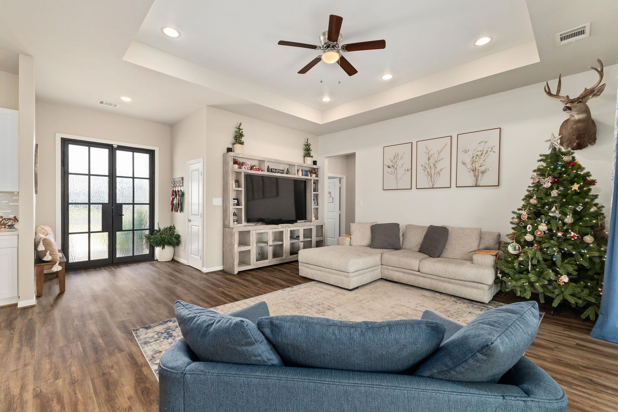 111 Fosters Branch Dr, Schulenburg, TX 78956