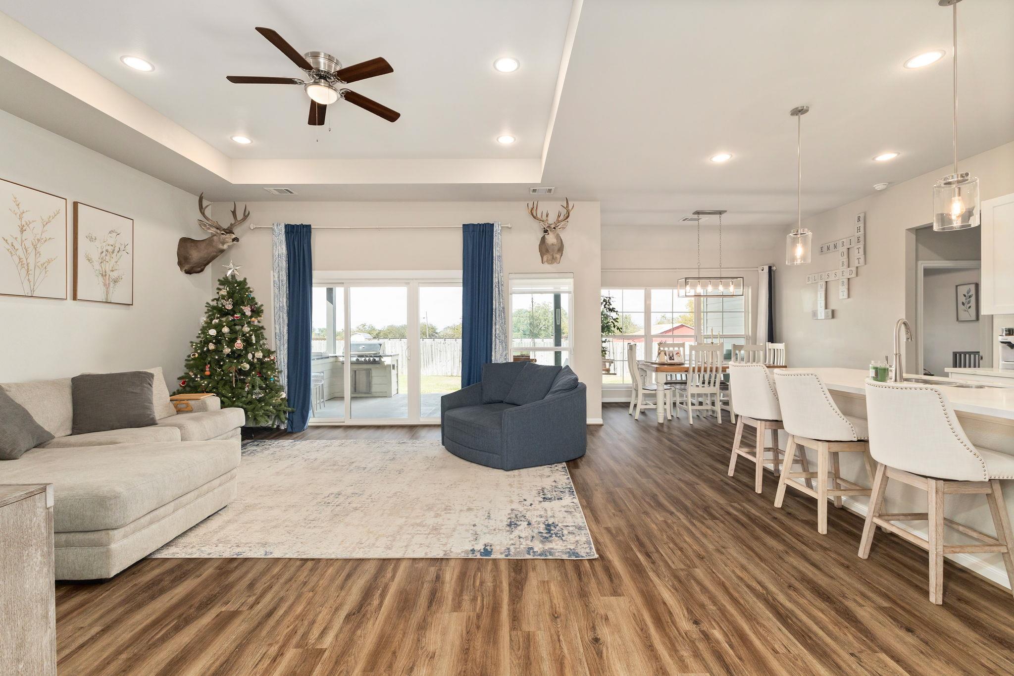 111 Fosters Branch Dr, Schulenburg, TX 78956