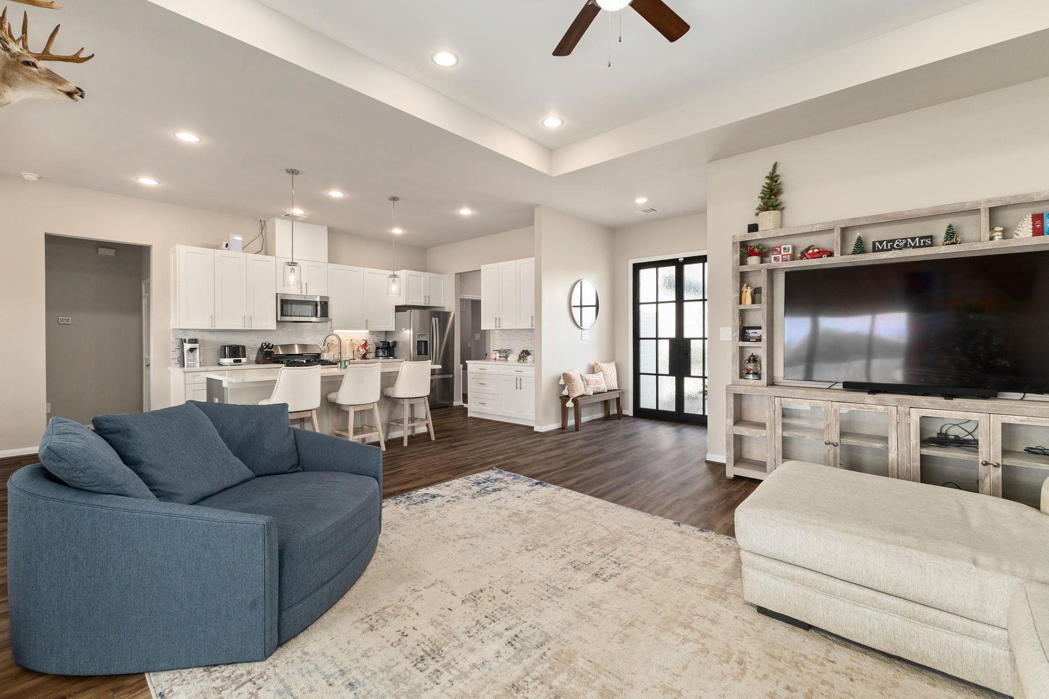 111 Fosters Branch Dr, Schulenburg, TX 78956