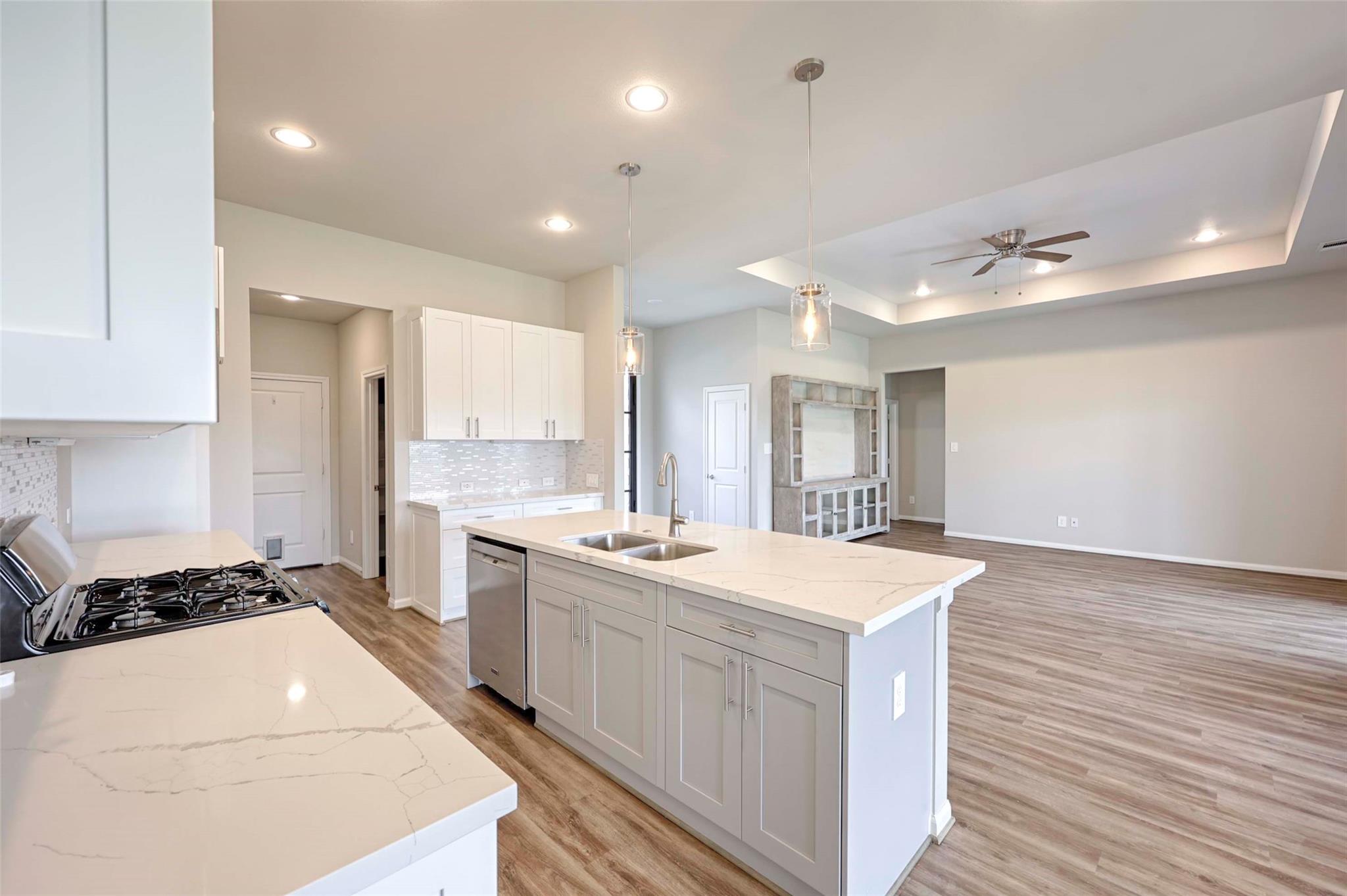 111 Fosters Branch Dr, Schulenburg, TX 78956