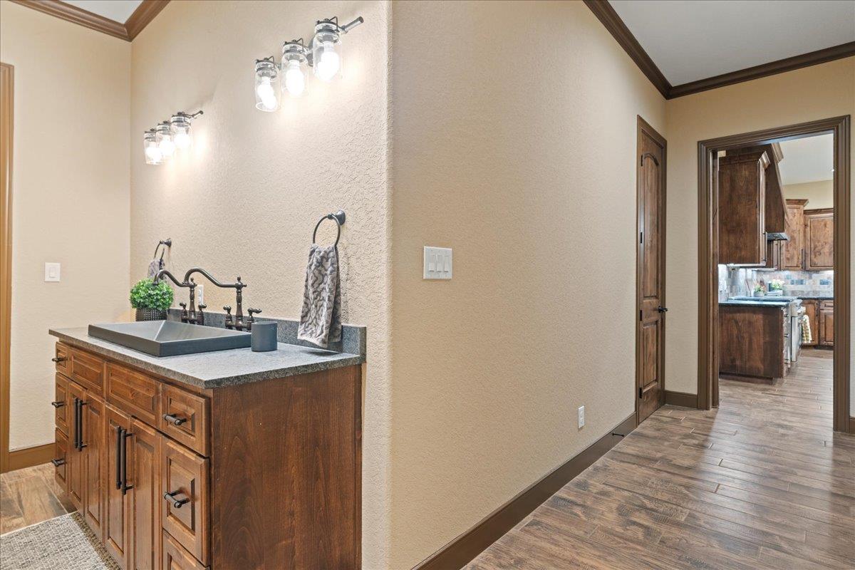 1951 Bridlewood Ranches Dr, San Marcos, TX 78666