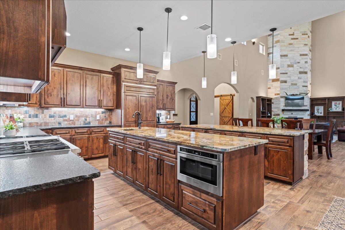 1951 Bridlewood Ranches Dr, San Marcos, TX 78666