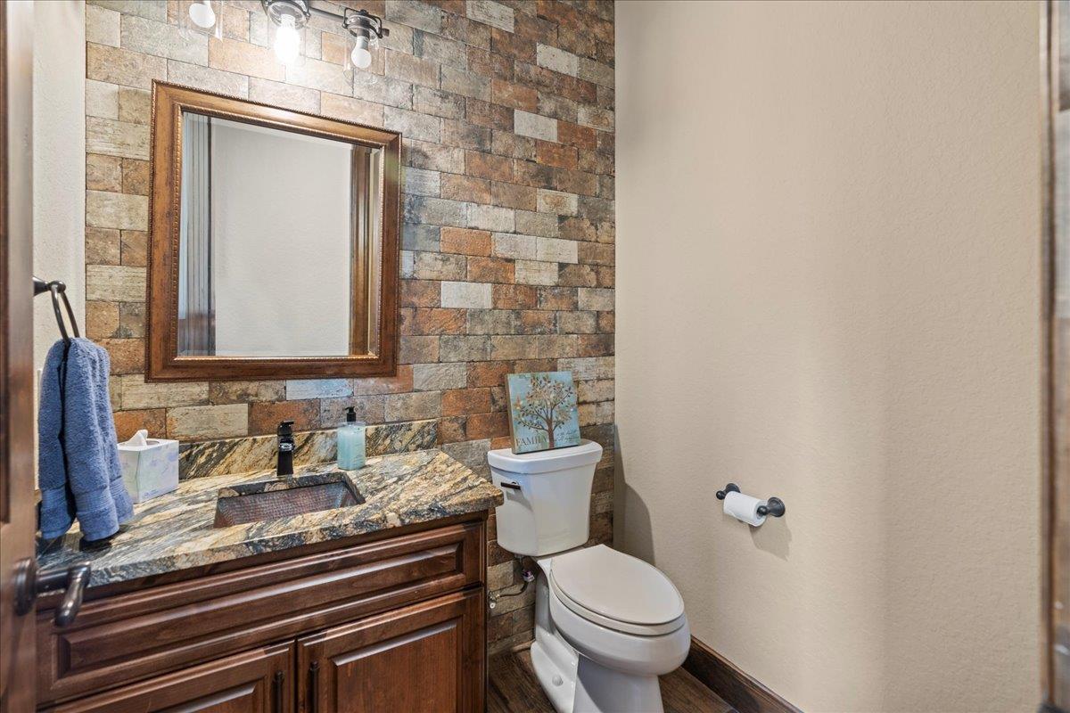 1951 Bridlewood Ranches Dr, San Marcos, TX 78666