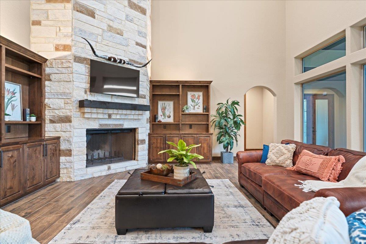 1951 Bridlewood Ranches Dr, San Marcos, TX 78666