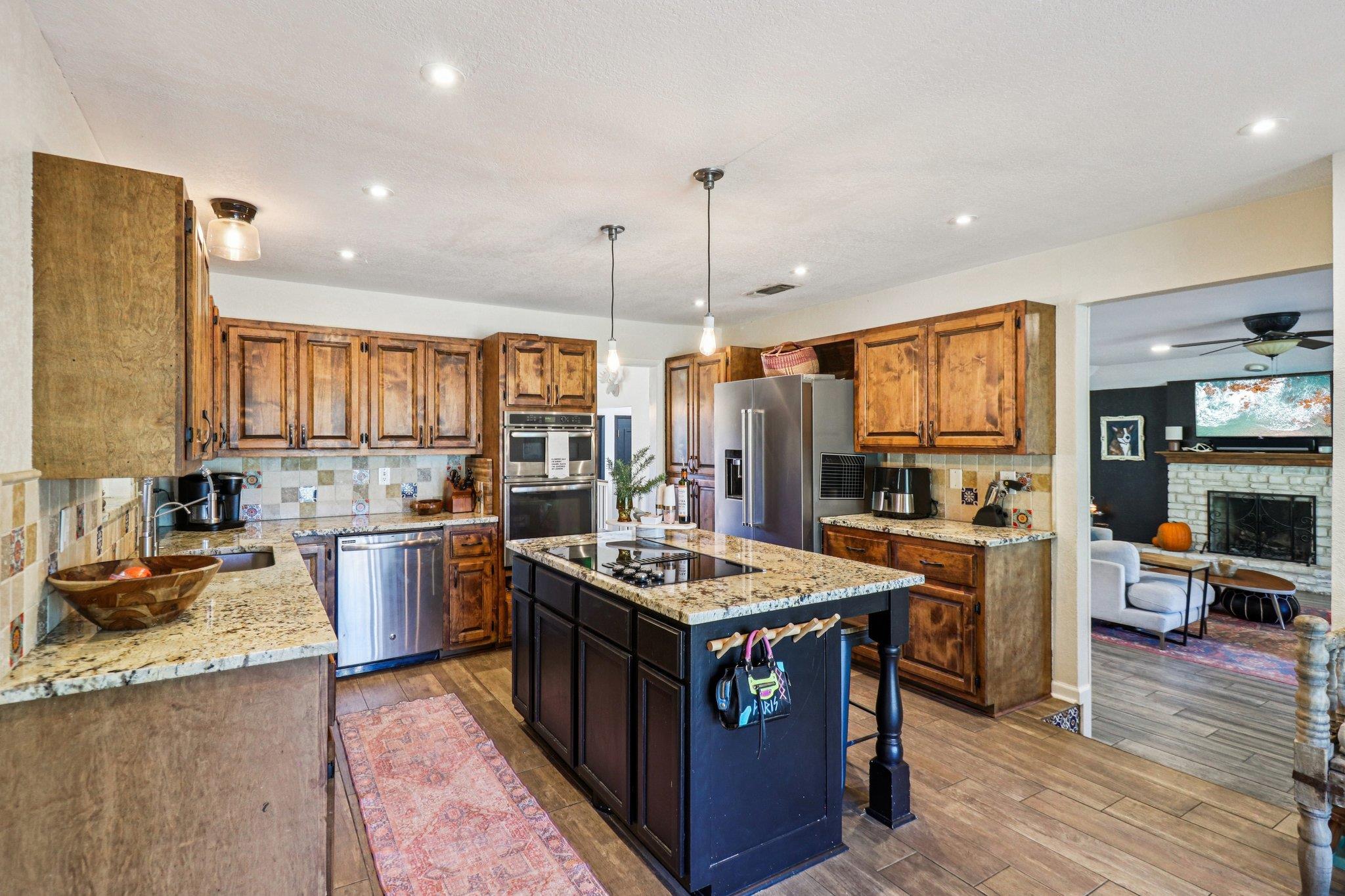 205 Northwood Hills Dr Dr, Fredericksburg, TX 78624