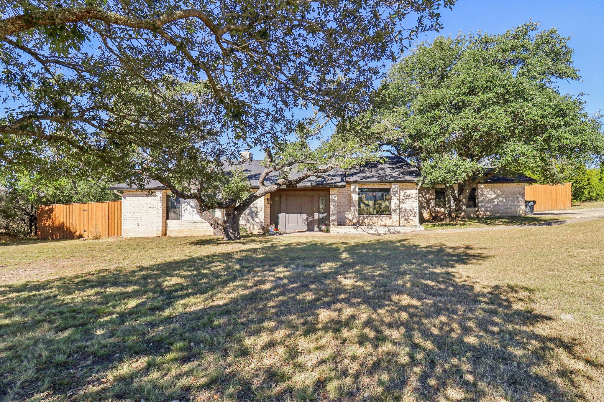 205 Northwood Hills Dr Dr, Fredericksburg, TX 78624