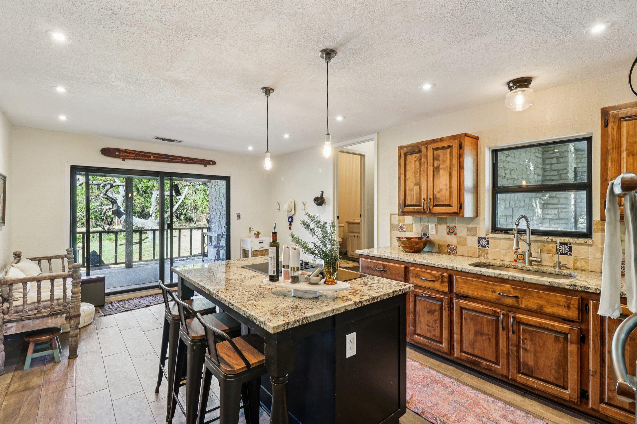 205 Northwood Hills Dr Dr, Fredericksburg, TX 78624