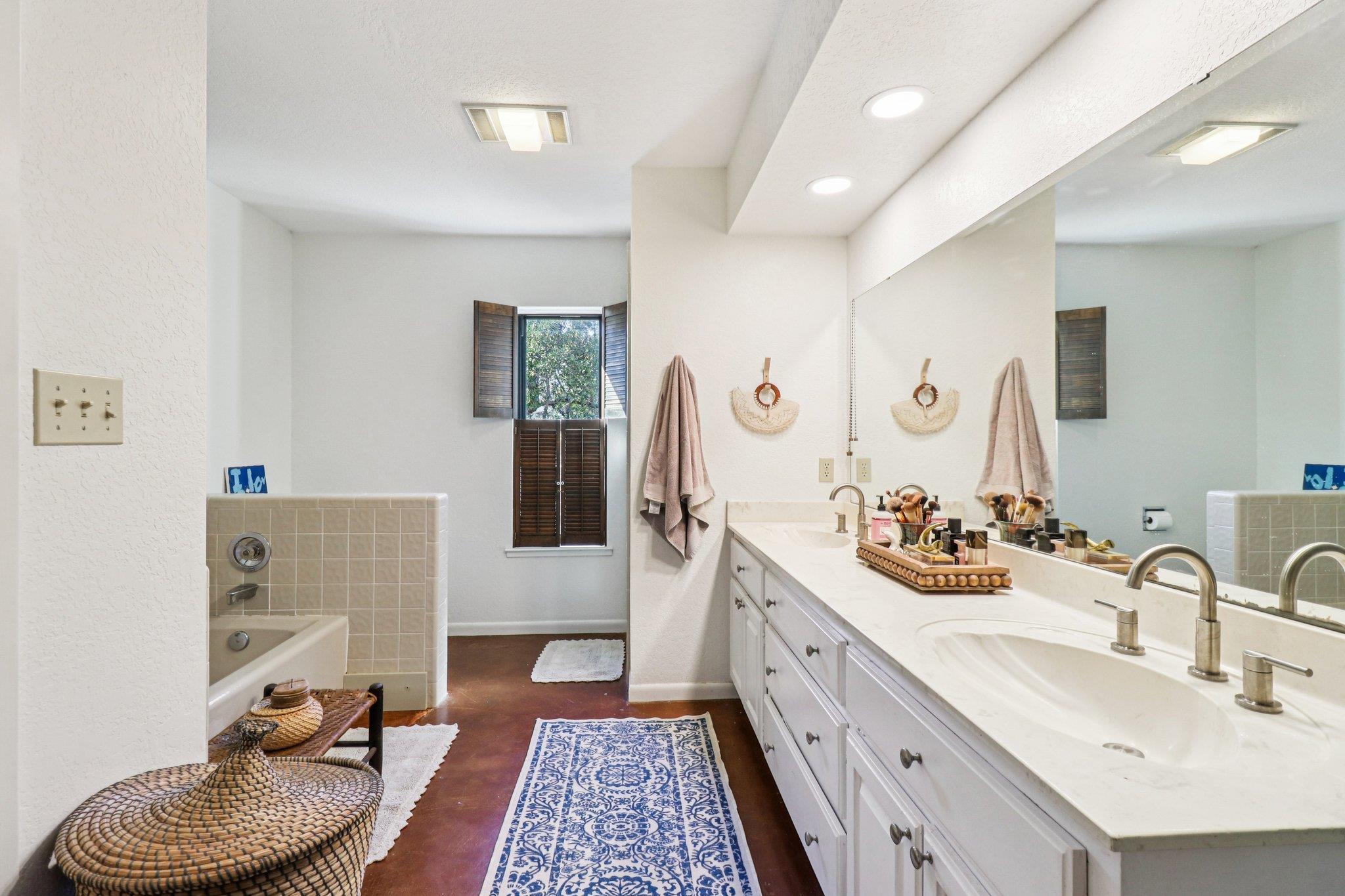 205 Northwood Hills Dr Dr, Fredericksburg, TX 78624