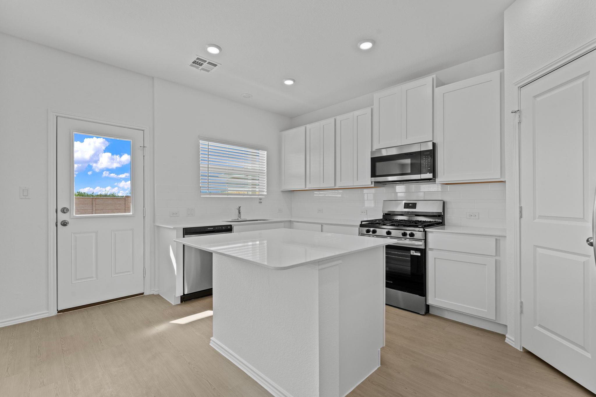 937 Soapstone Pass, Maxwell, TX 78656