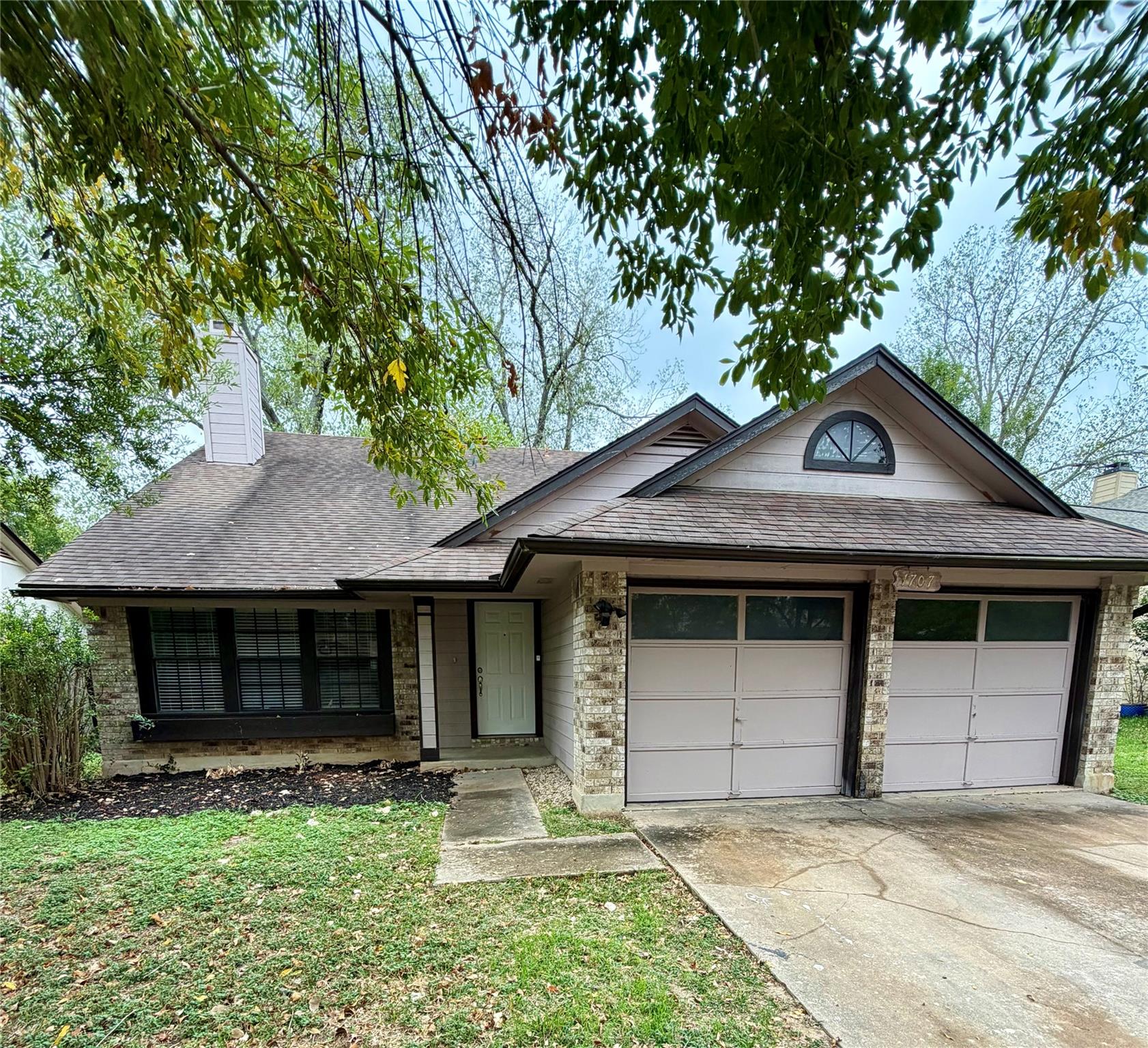 1707 Honeysuckle Ln, Round Rock, TX 78664