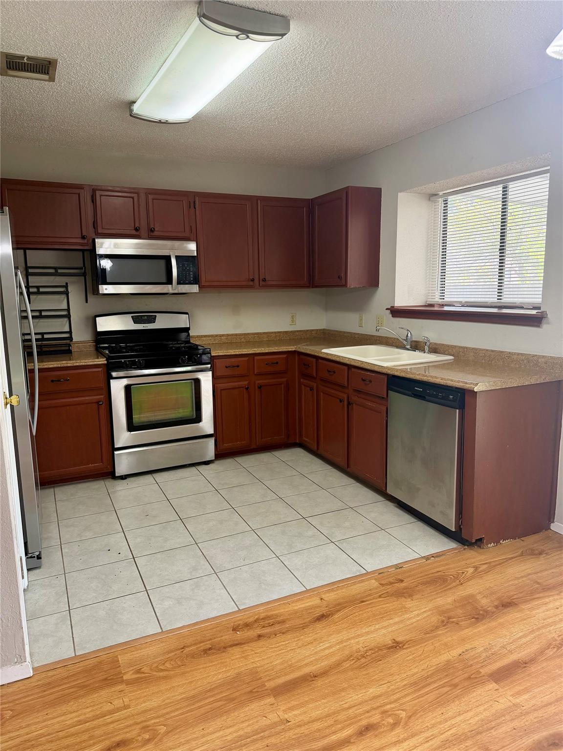 1707 Honeysuckle Ln, Round Rock, TX 78664