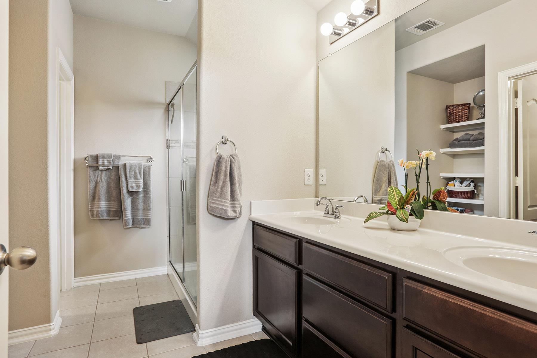 1105 Irina Cv, Hutto, TX 78634