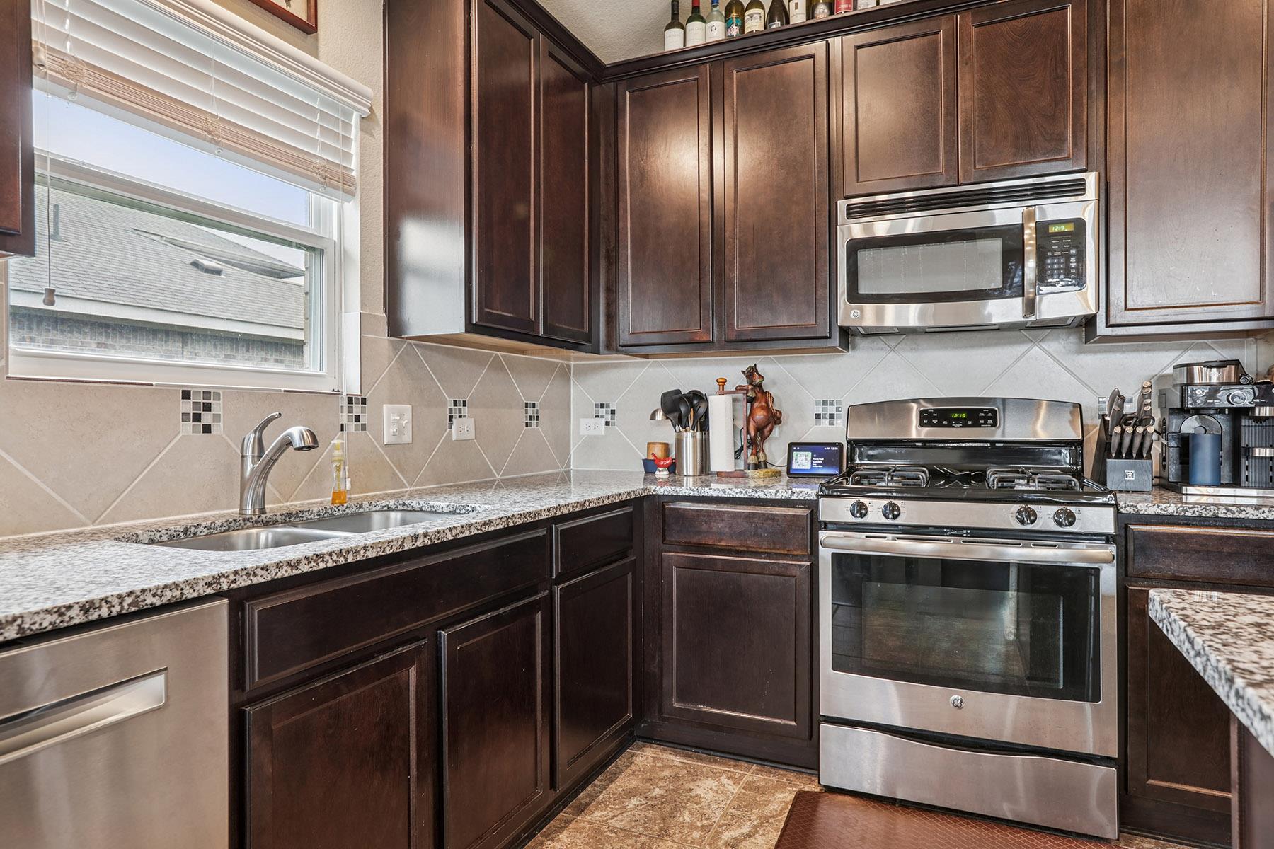 1105 Irina Cv, Hutto, TX 78634