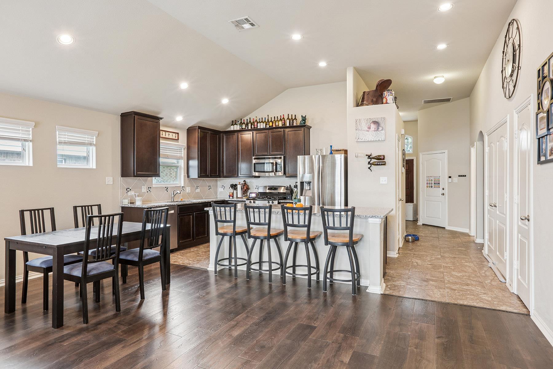 1105 Irina Cv, Hutto, TX 78634