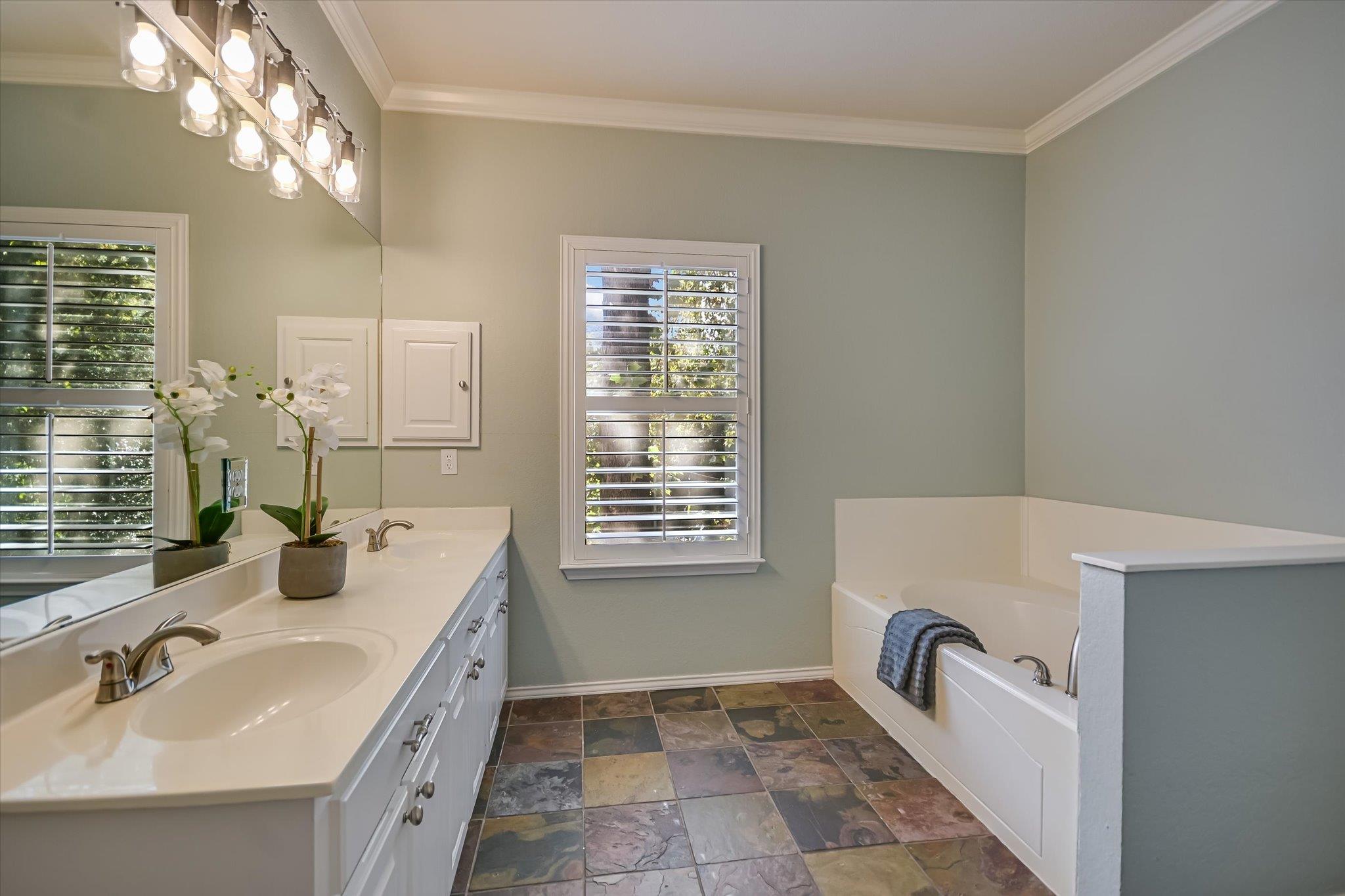 8902 Spicebrush Dr, Austin, TX 78759