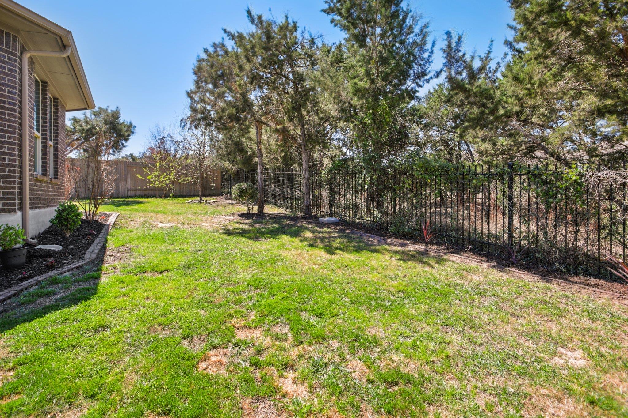 124 S Sage Holw, Dripping Springs, TX 78620