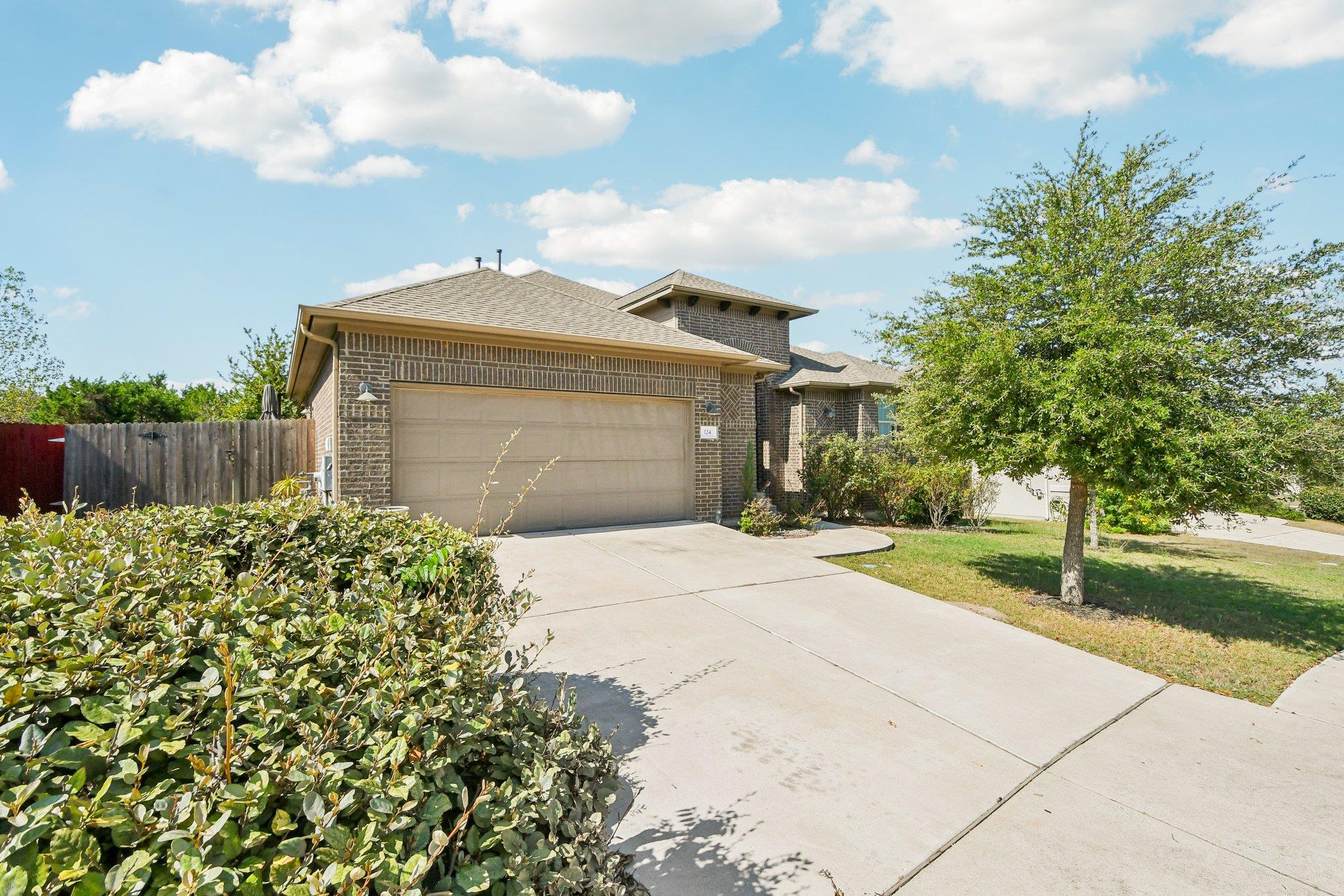 124 S Sage Holw, Dripping Springs, TX 78620