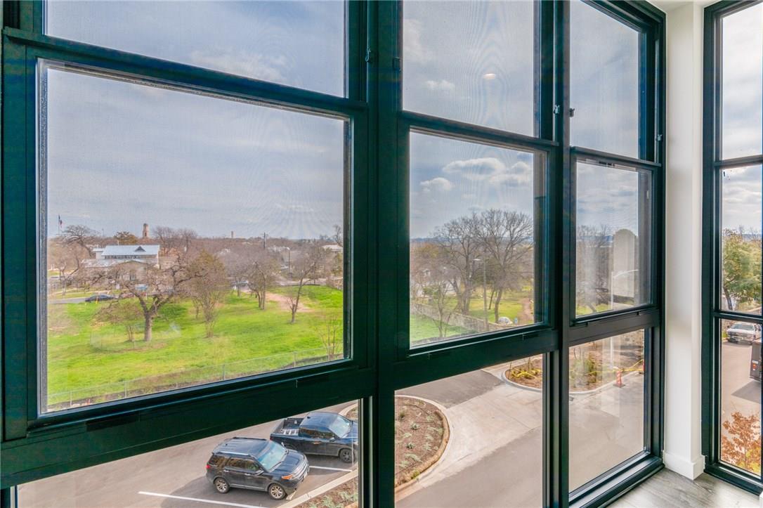 800 Embassy Dr # 407, Austin, TX 78702