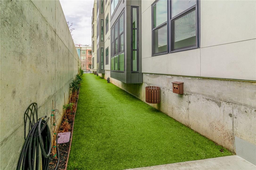 800 Embassy Dr # 407, Austin, TX 78702